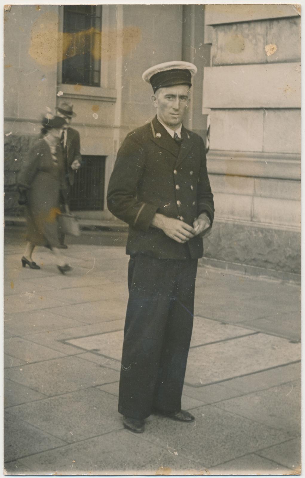 Les Haddleton in Katanning Volunteer Fire Brigade Uniform