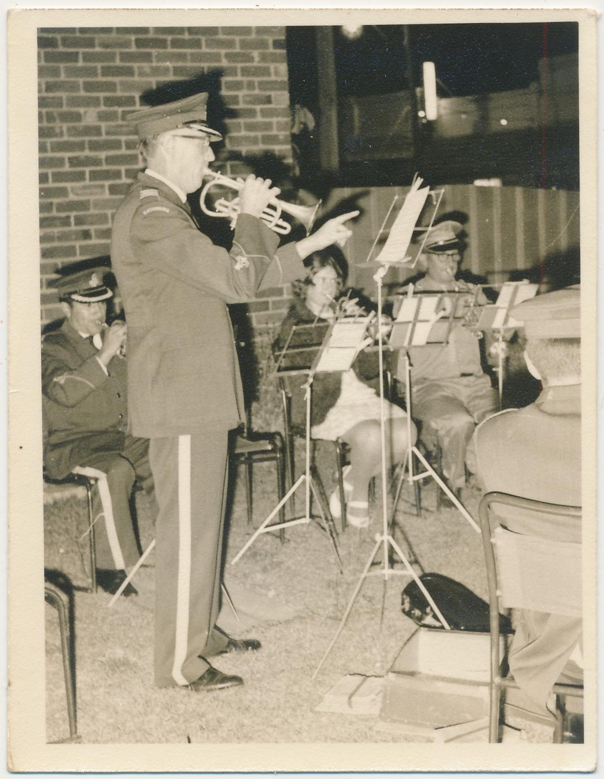 Hugh Mouritz conducting the Katanning Silver Band.