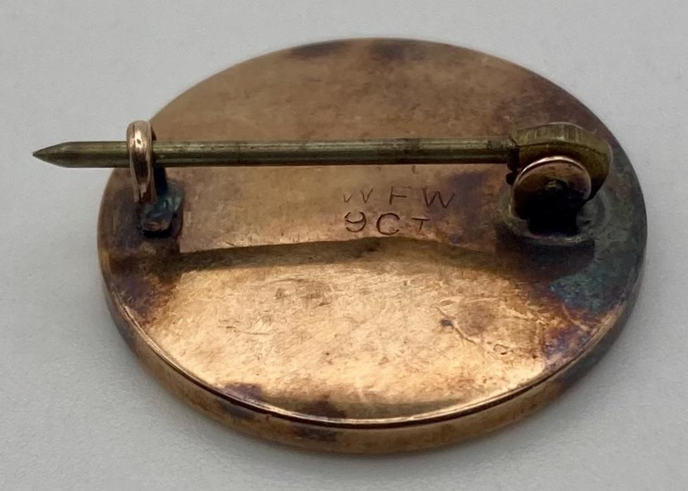 Reverse of 9ct gold fundraising badge 'For Our Soldiers, War Chest, 1917' - closed pin
