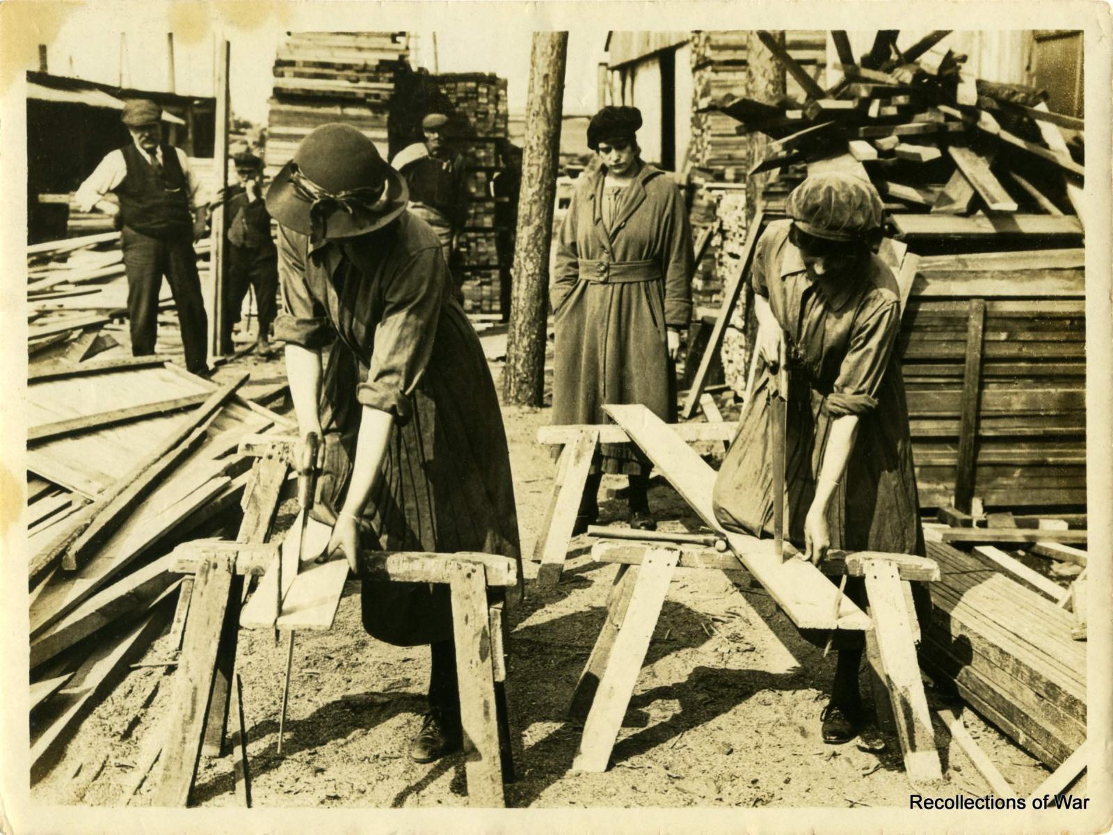 British Official Photograph - Women Carpenters in France - D2483