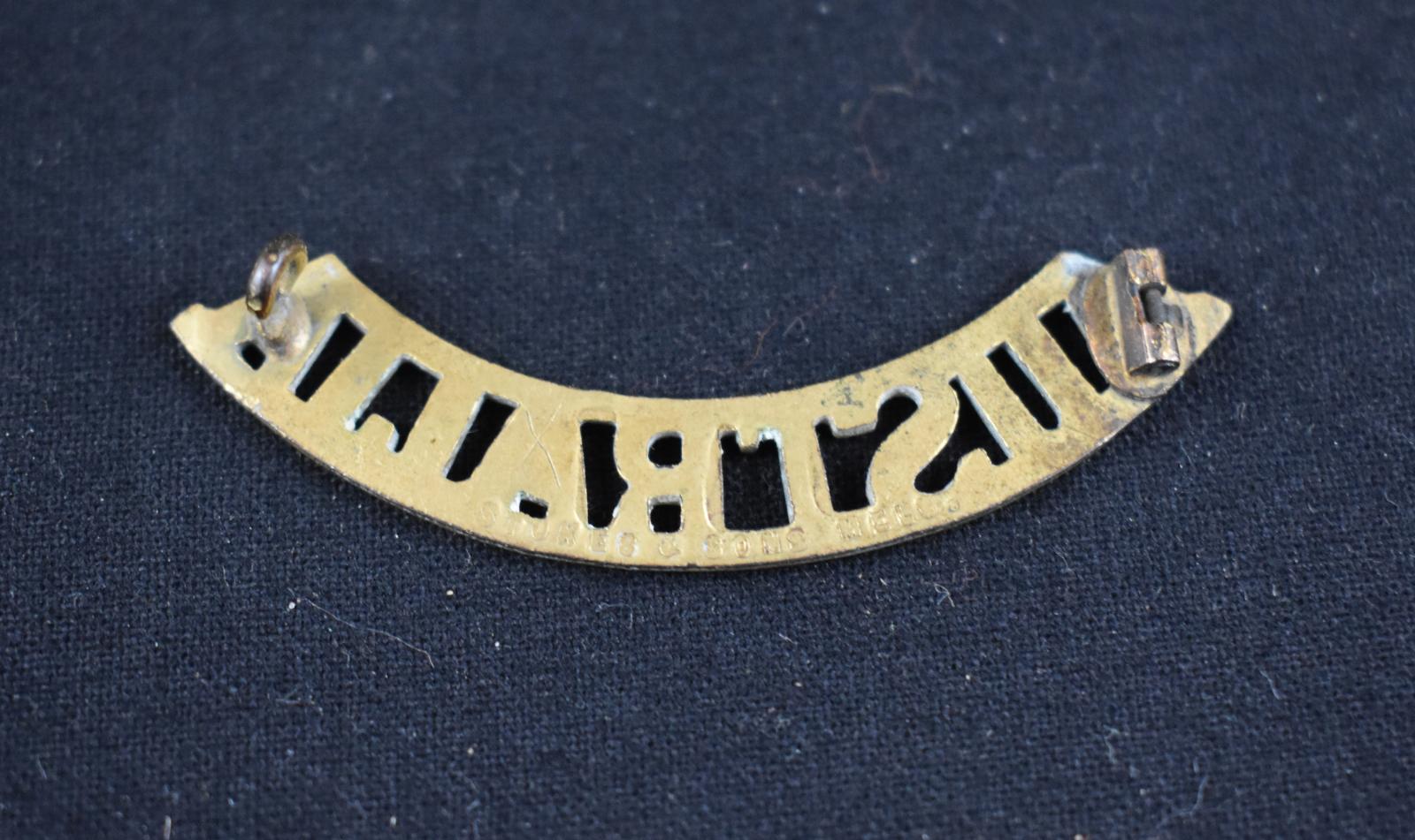 WW1 ‘Australia’ brass ‘Shoulder Title’ Brooch (rear view)