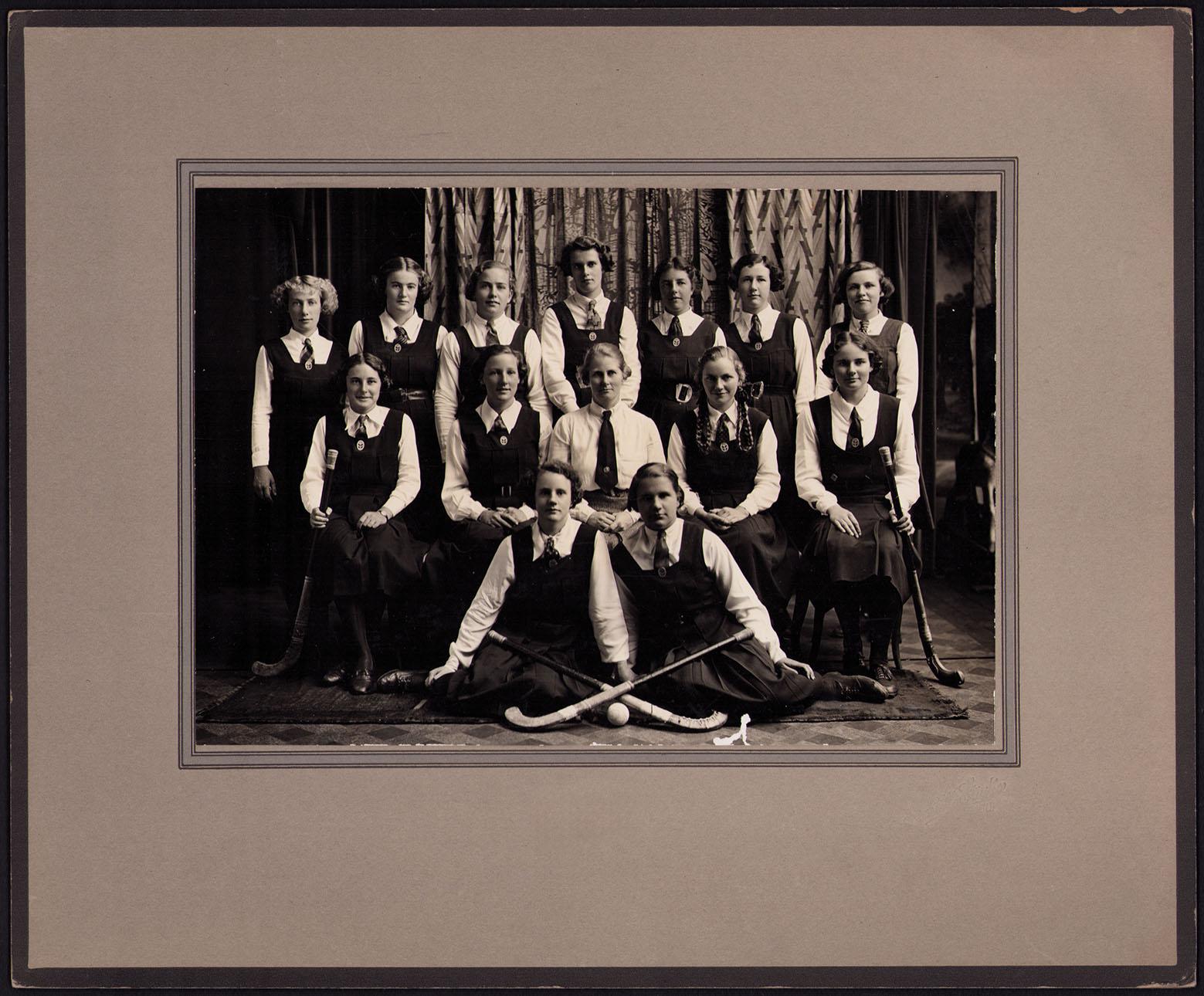 Girls Hockey Team 1937