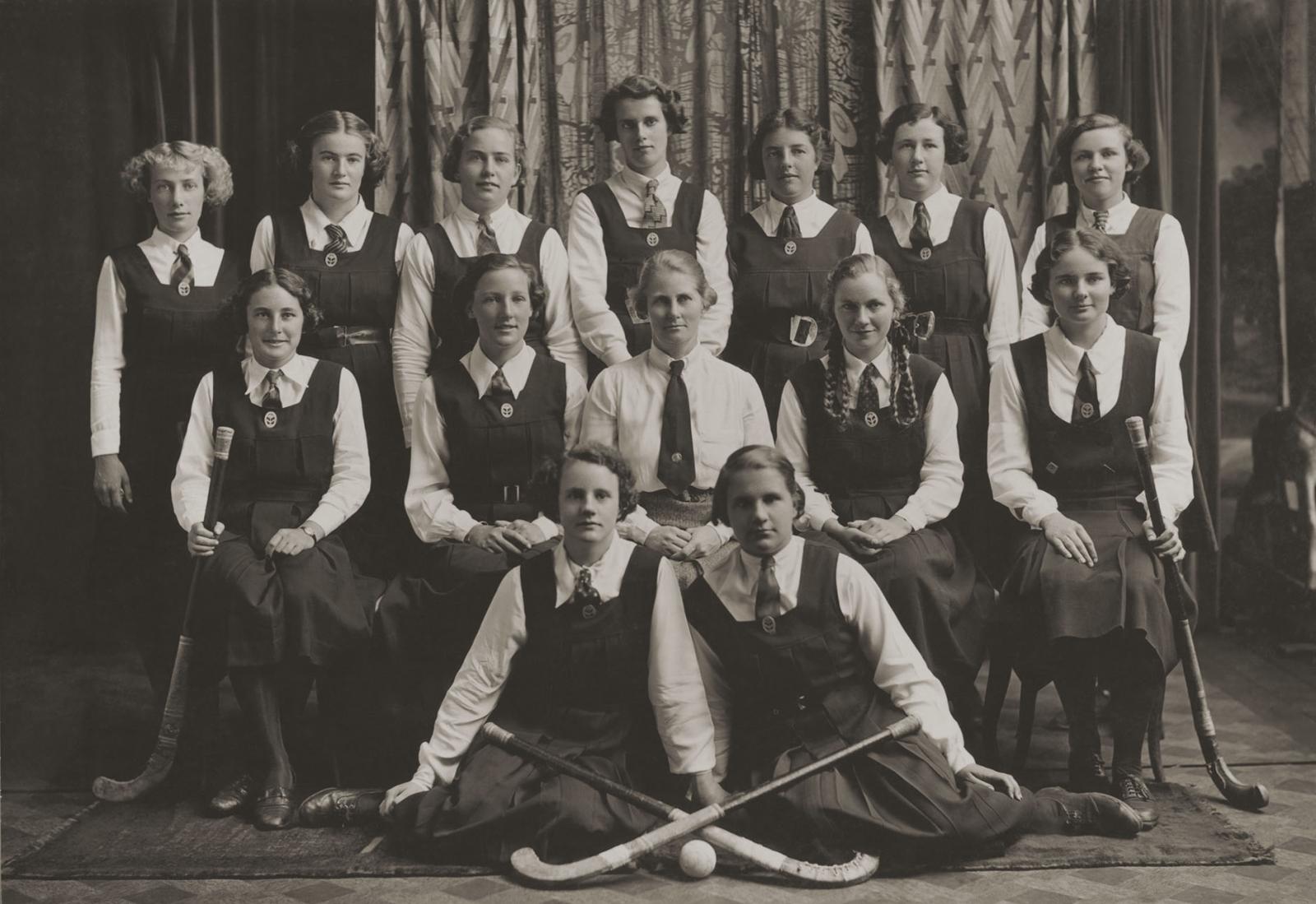 Girls Hockey Team 1937