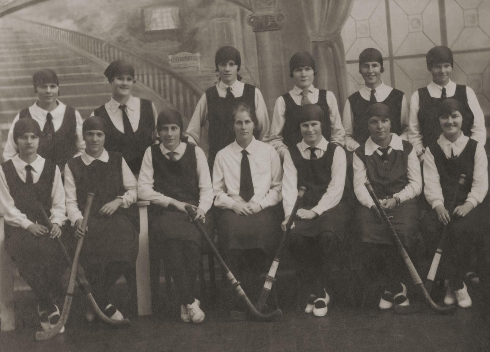 Girls Hockey Team 1927
