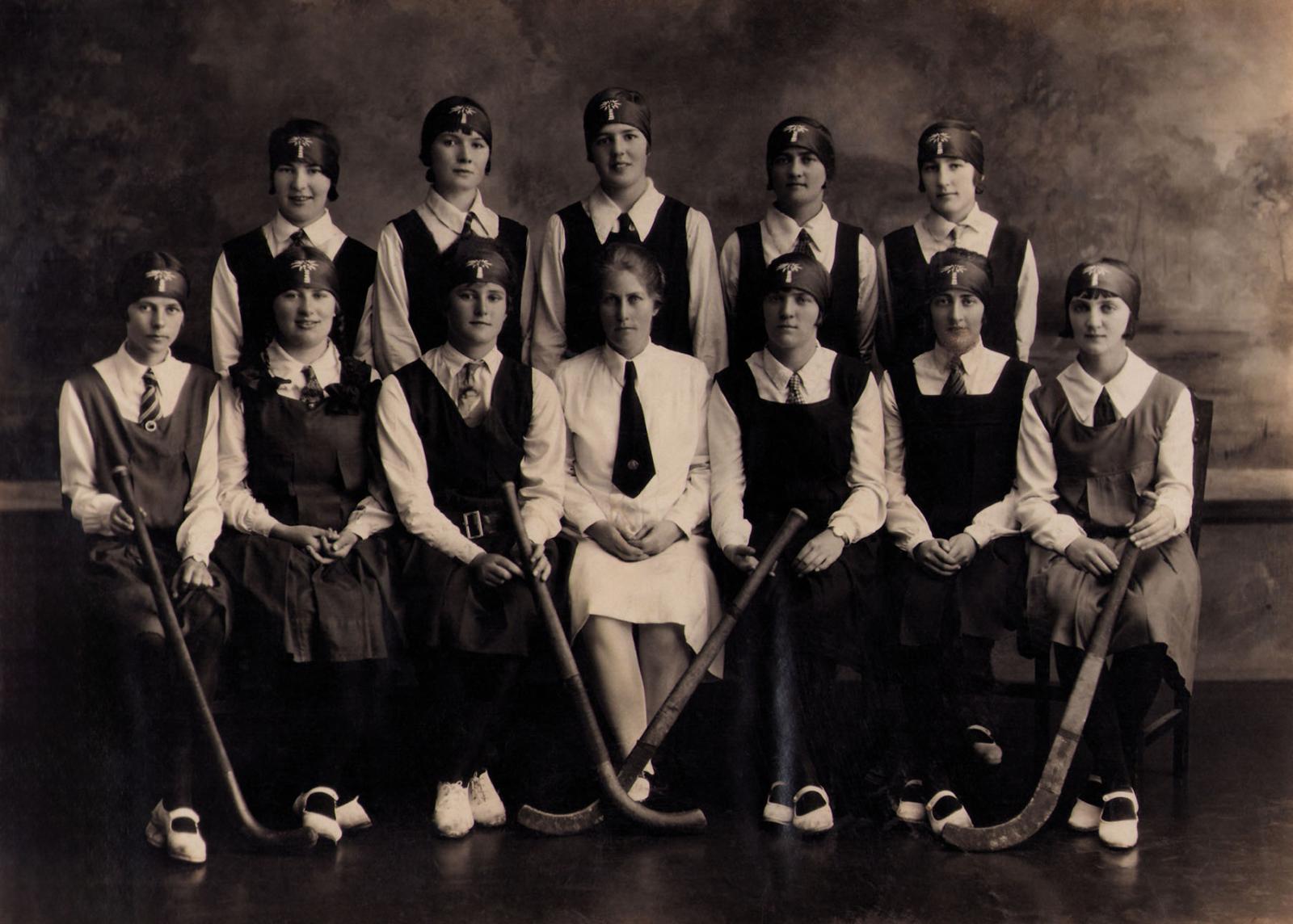 Girls Hockey Team 1929
