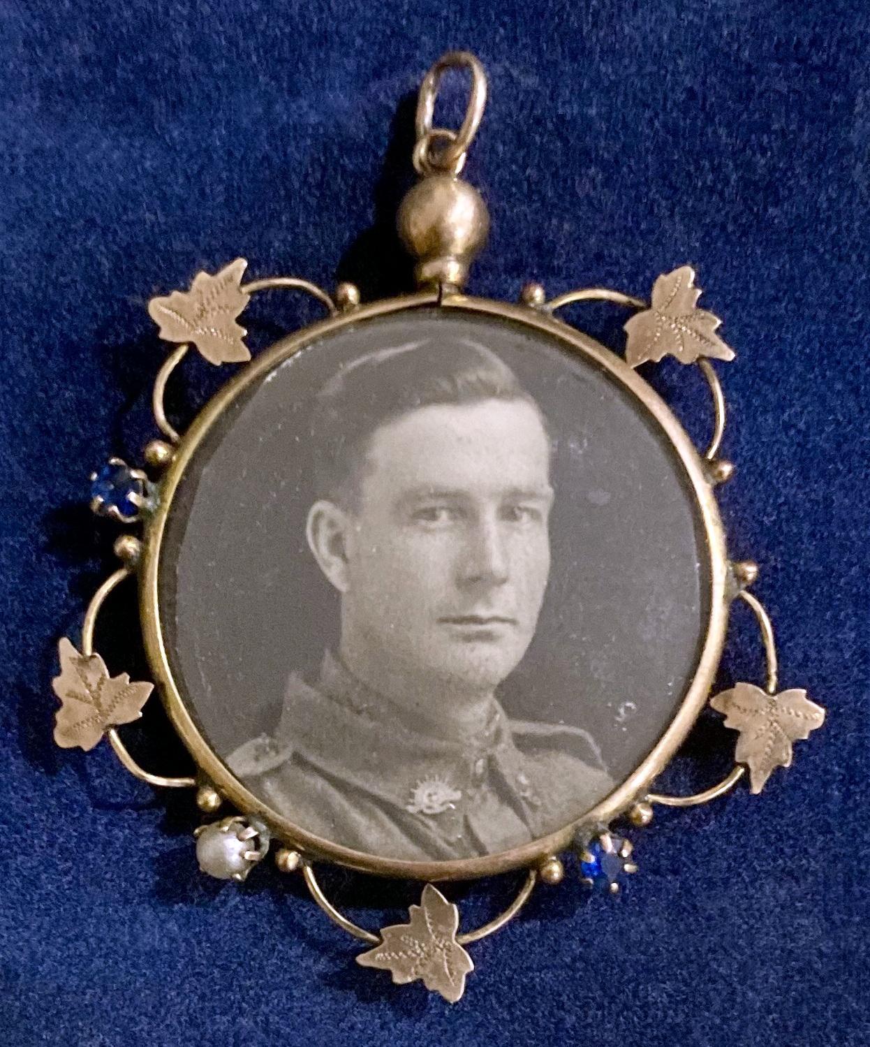 WWI era decorative double-sided pendant locket featuring an Australian soldier and young woman
