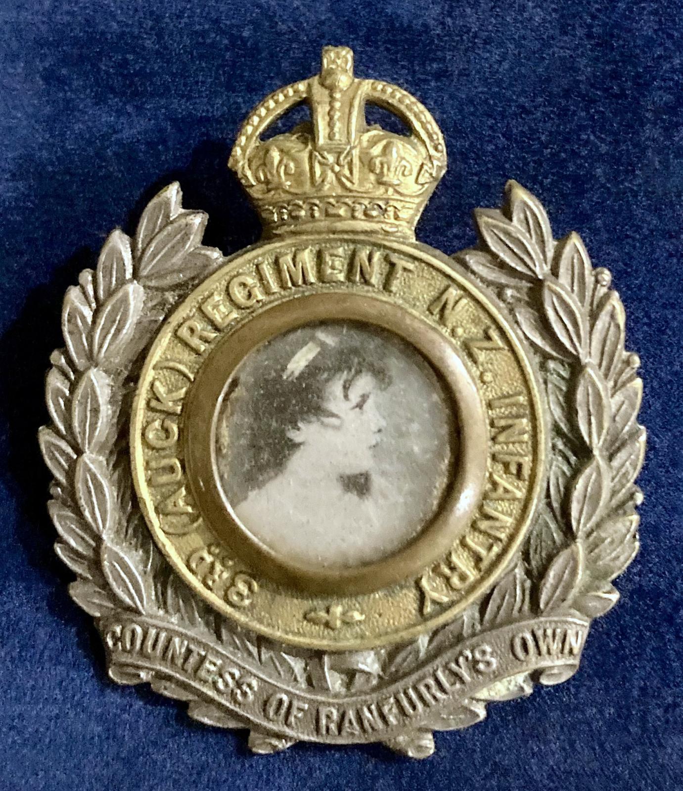 WWI Countess of Ranfurly's Own Regiment cap badge sweetheart brooch