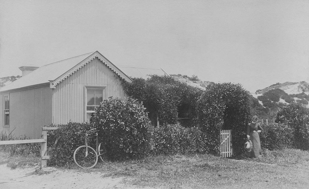 Sharkey's First Home, Esperance