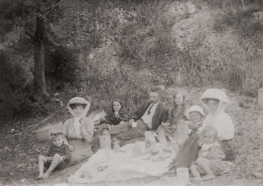 Picnic In The Bush