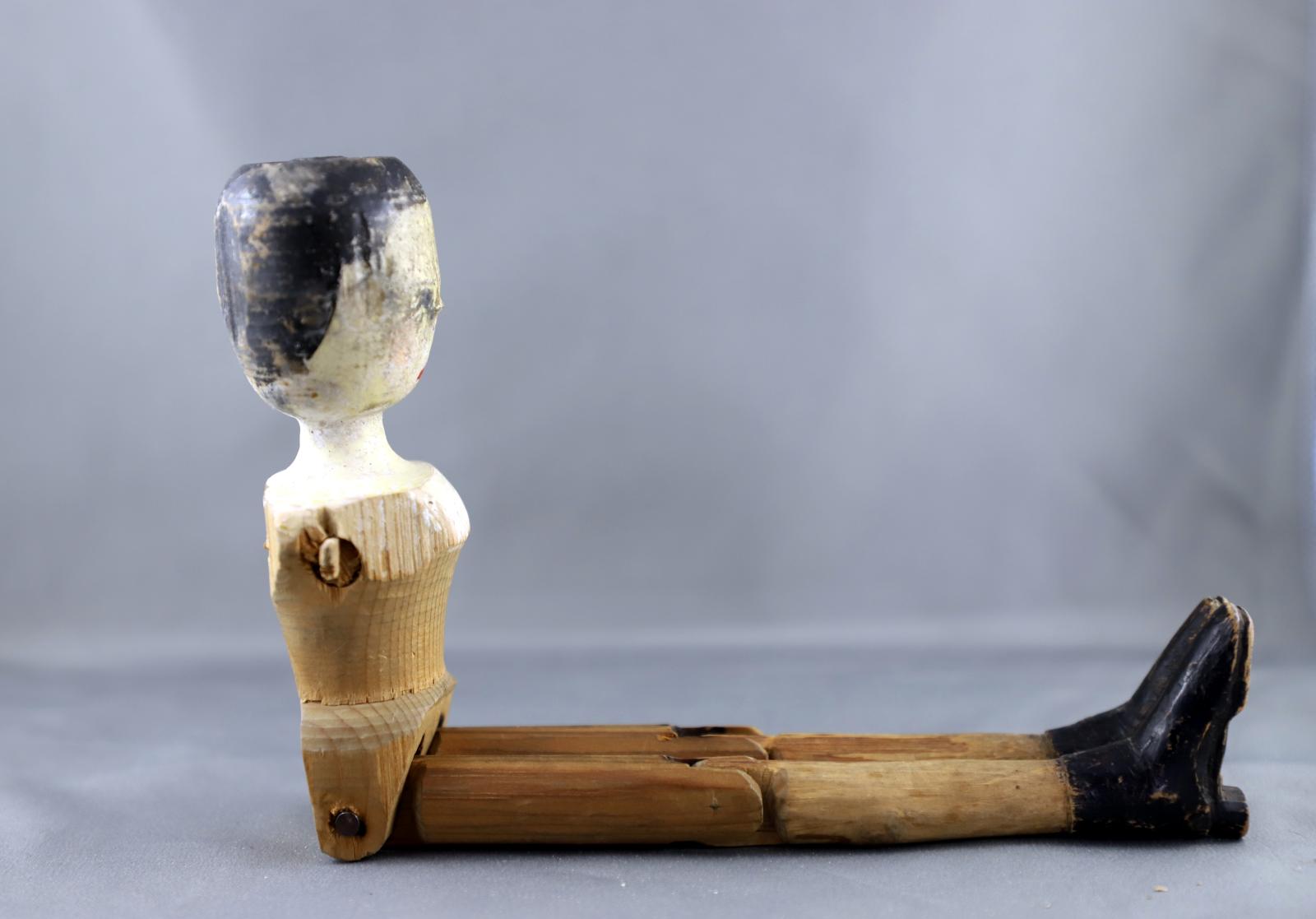Side view of Dancing Doll sitting
