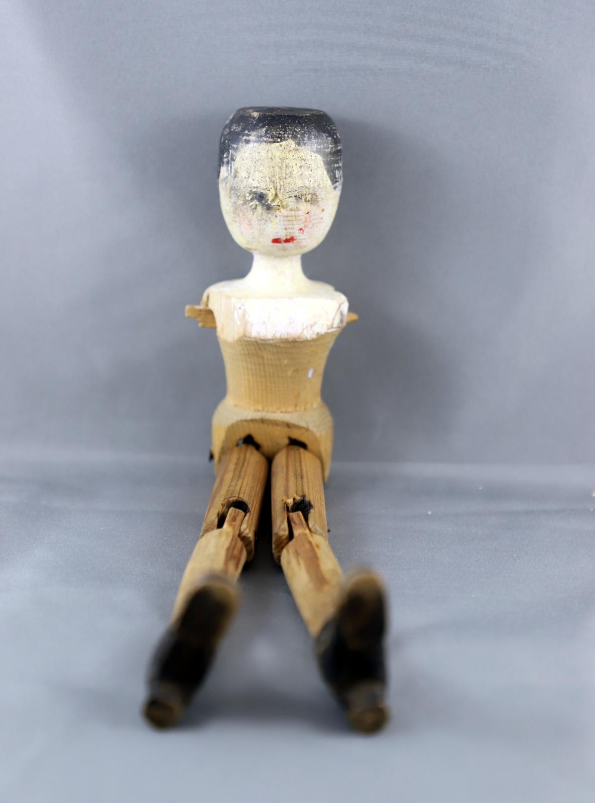 Front view of Dancing Doll sitting