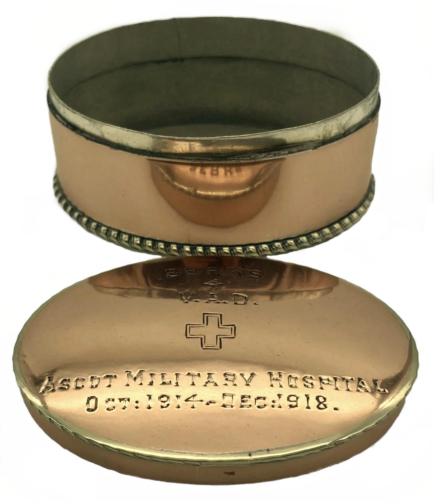 Trinket box showing separate lid and base