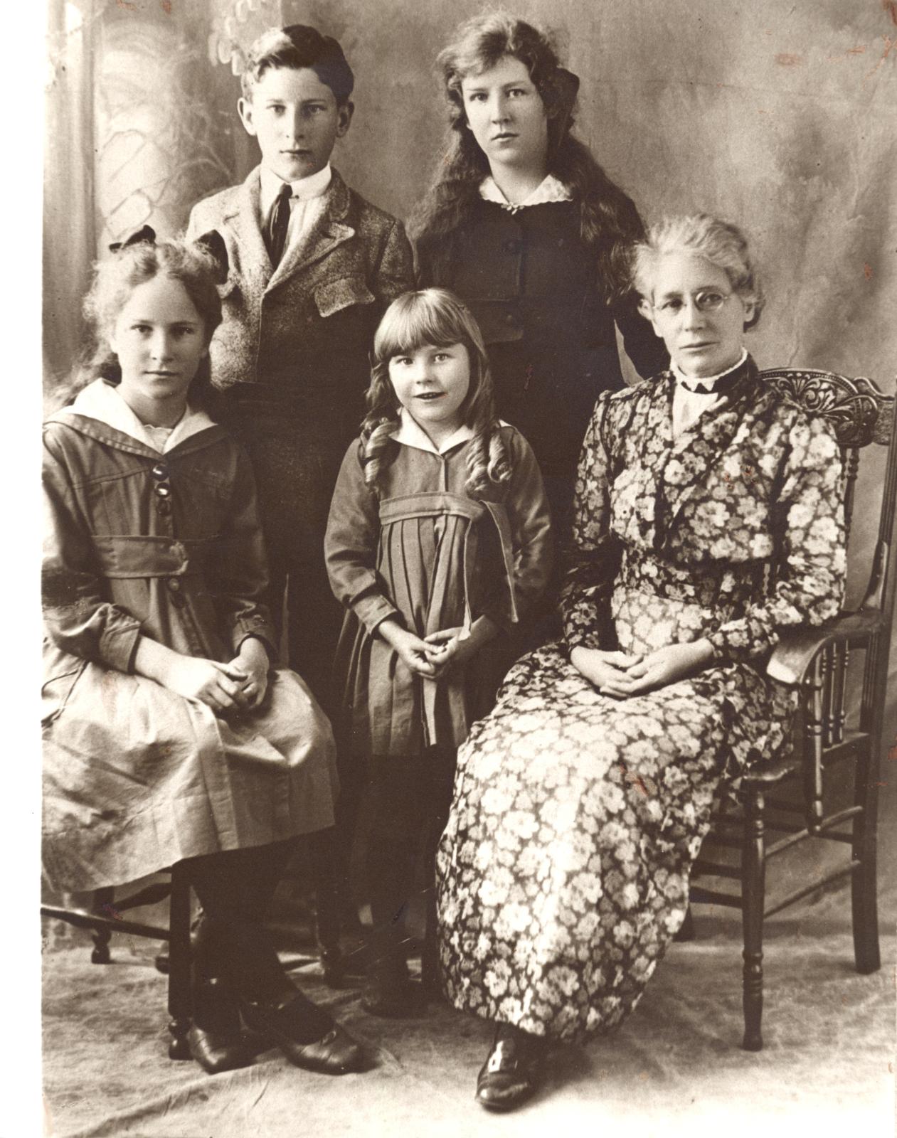 Edith Grace Mews and Family