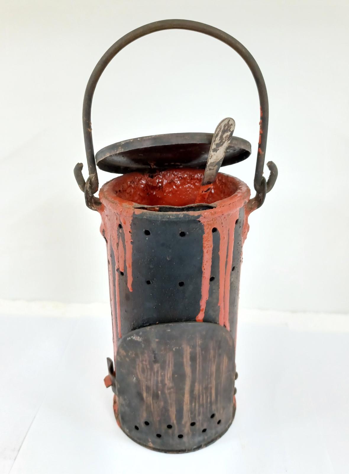 Sealing Wax Lamp Holder with shutter closed