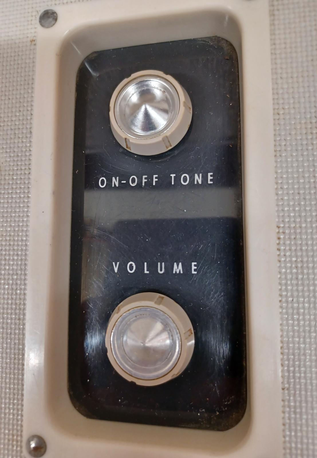 Volume and Off/On Knobs