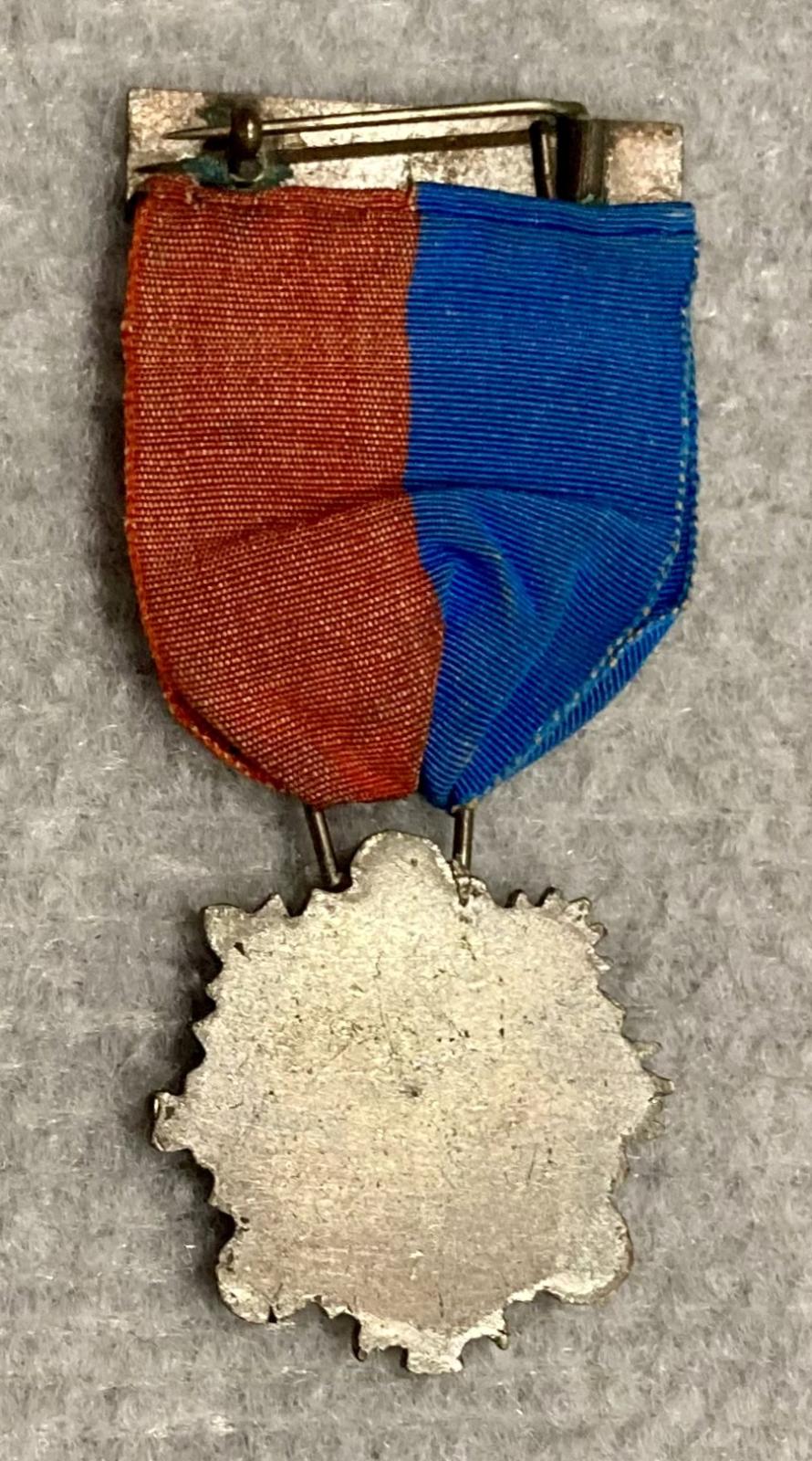 Reverse of British Army & Navy Leave Club (Paris) medallion