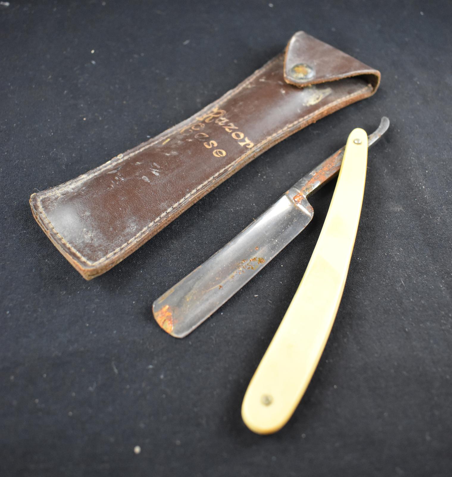 Razor and Pouch