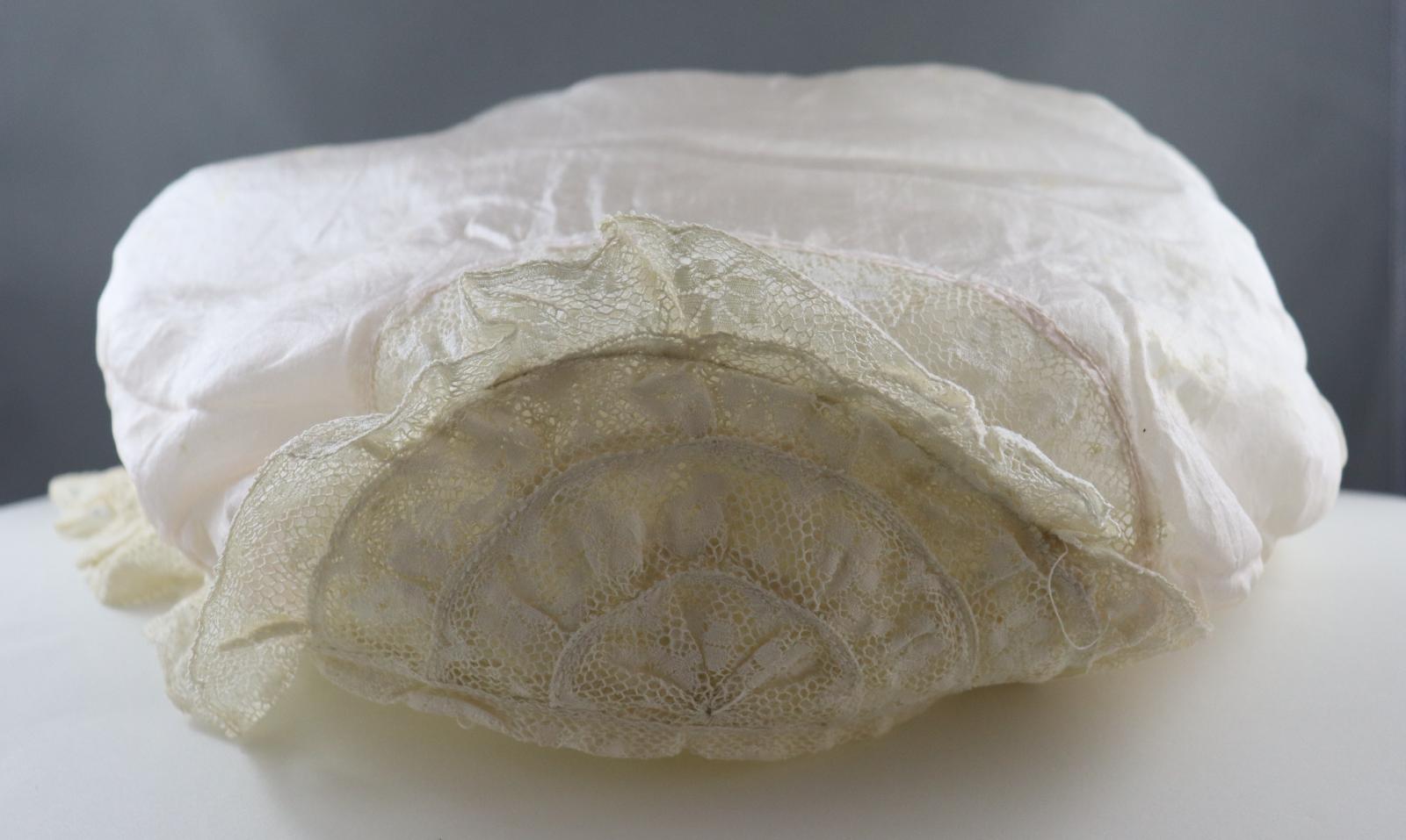 Side top view of Bonnet