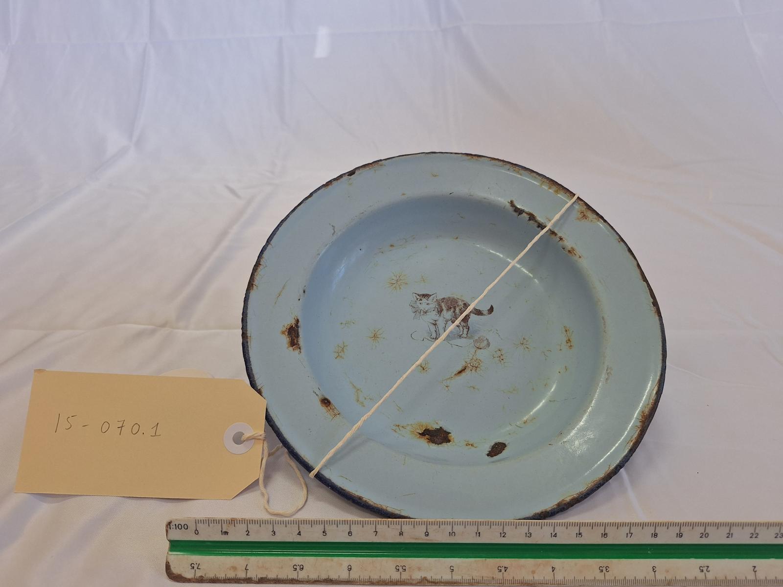 15-070.1 blue enamel plate with cat decal with scale and tag image