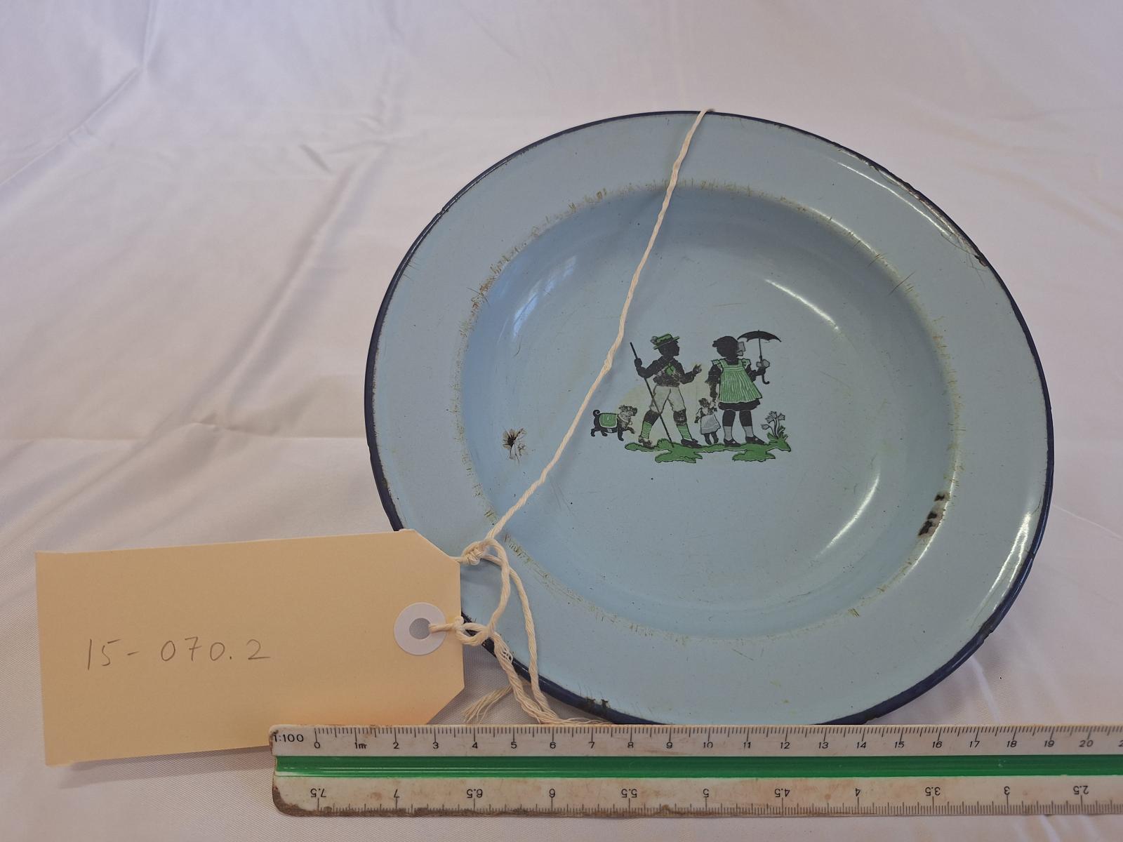 15-070.2 blue enamel plate with children with scale and tag image