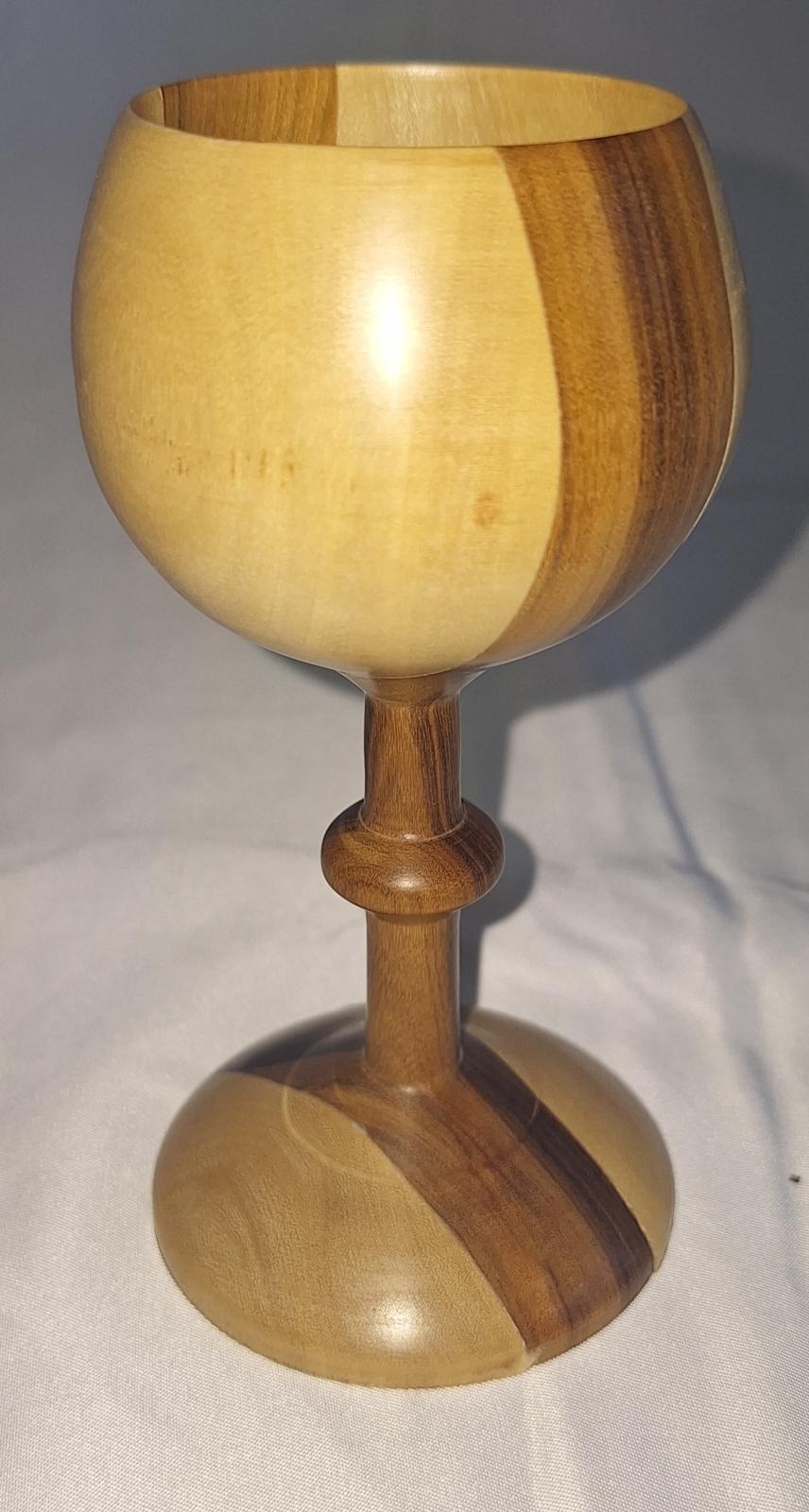 25-201.2 wooden goblet with background front image