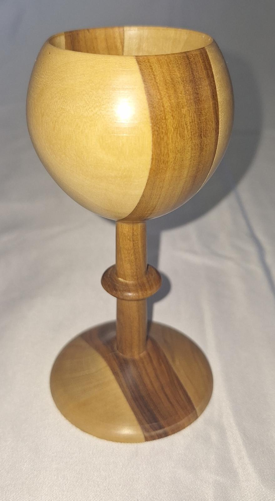 25-201.2 wooden goblet with background front image