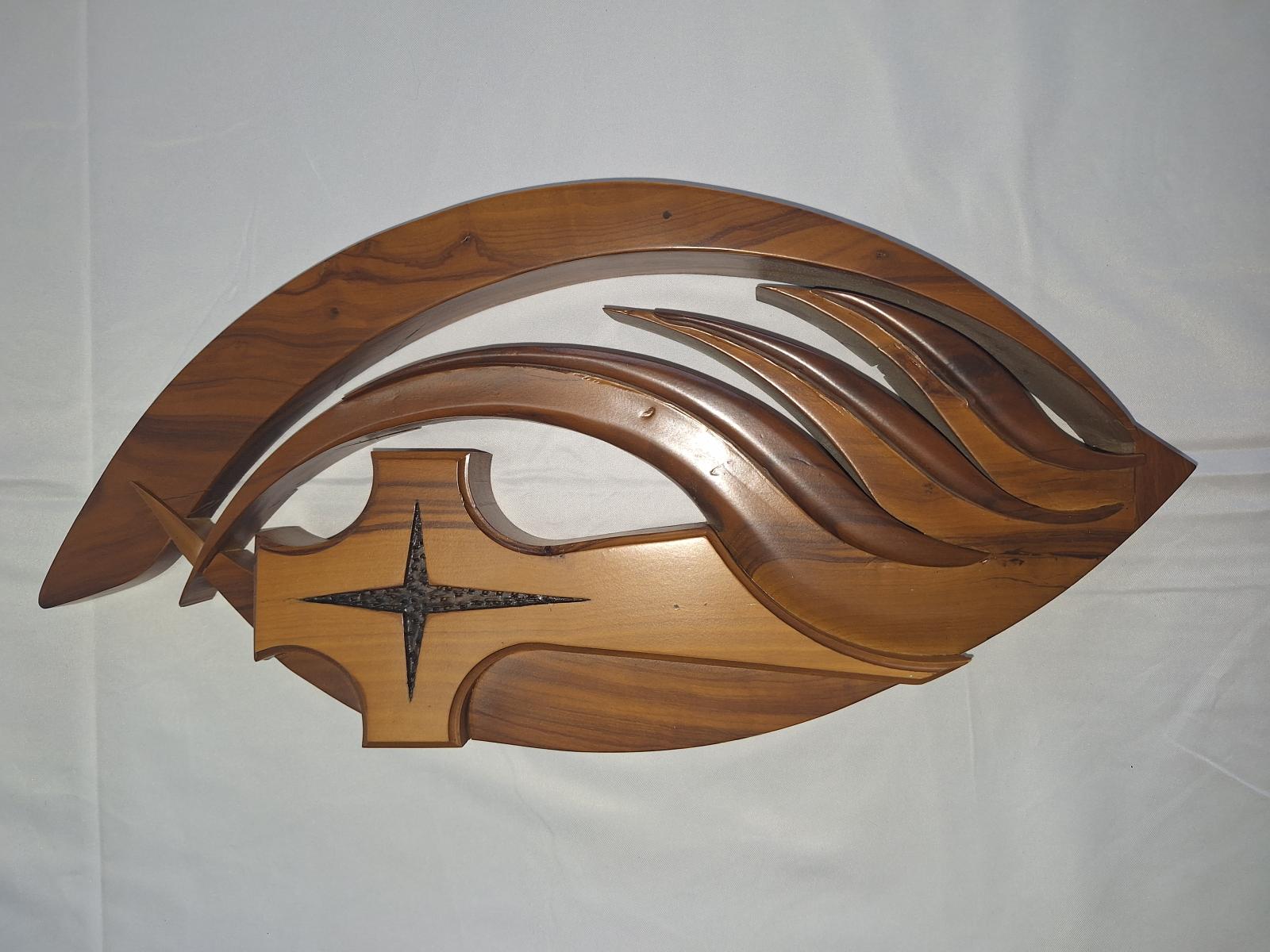 25-205 wooden sculpture with background image