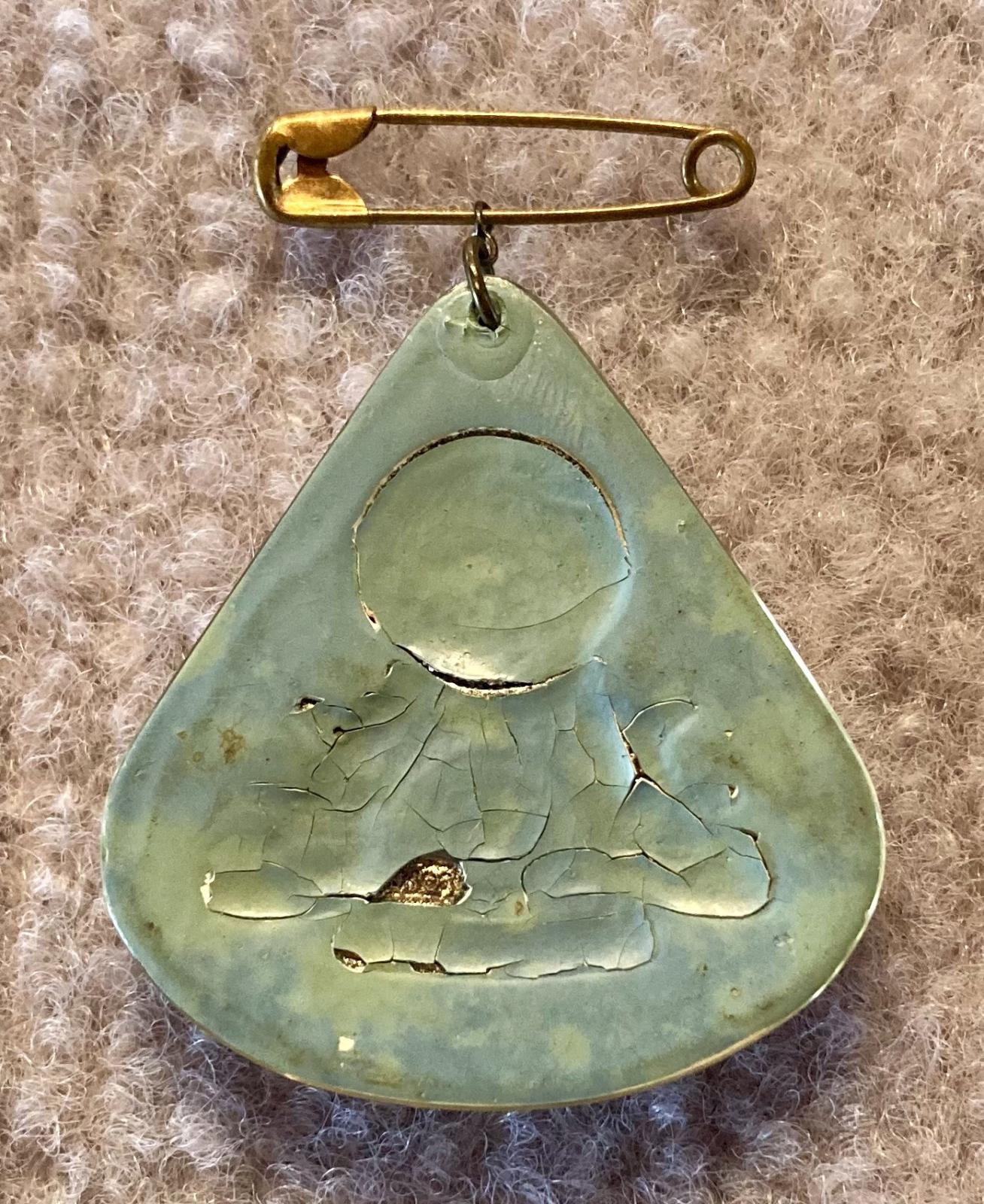 Reverse of Perspex sweetheart brooch depicting rising sun badge - blue