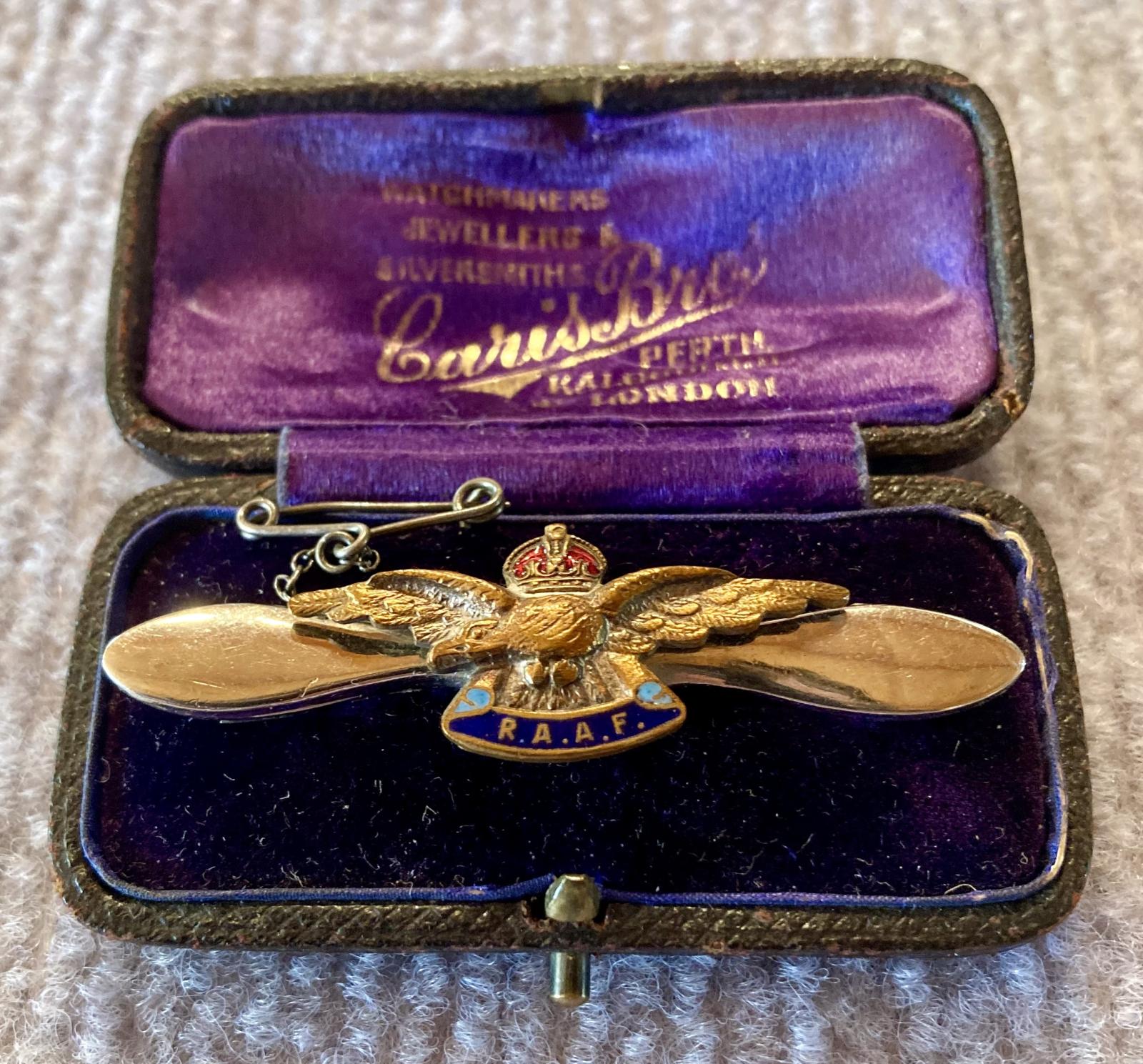 Boxed metal and enamel R.A.A.F. sweetheart brooch