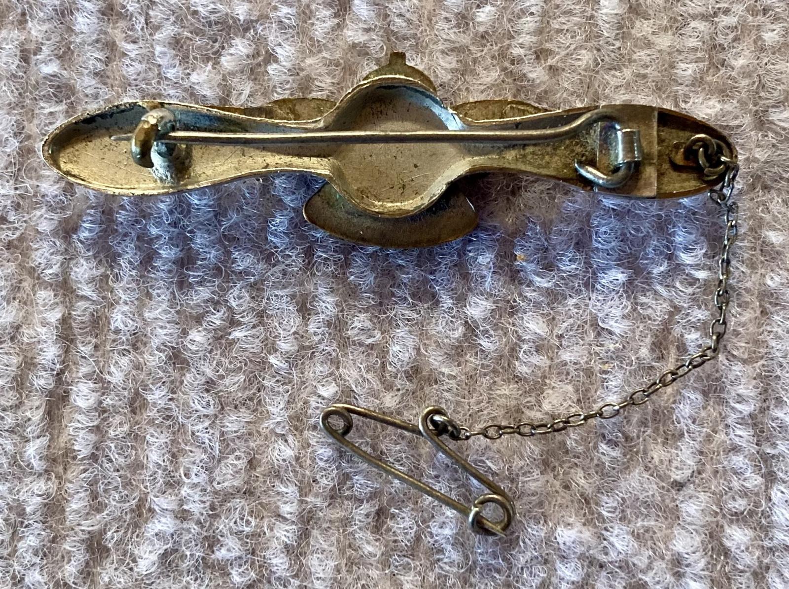 Reverse of metal and enamel R.A.A.F. sweetheart brooch