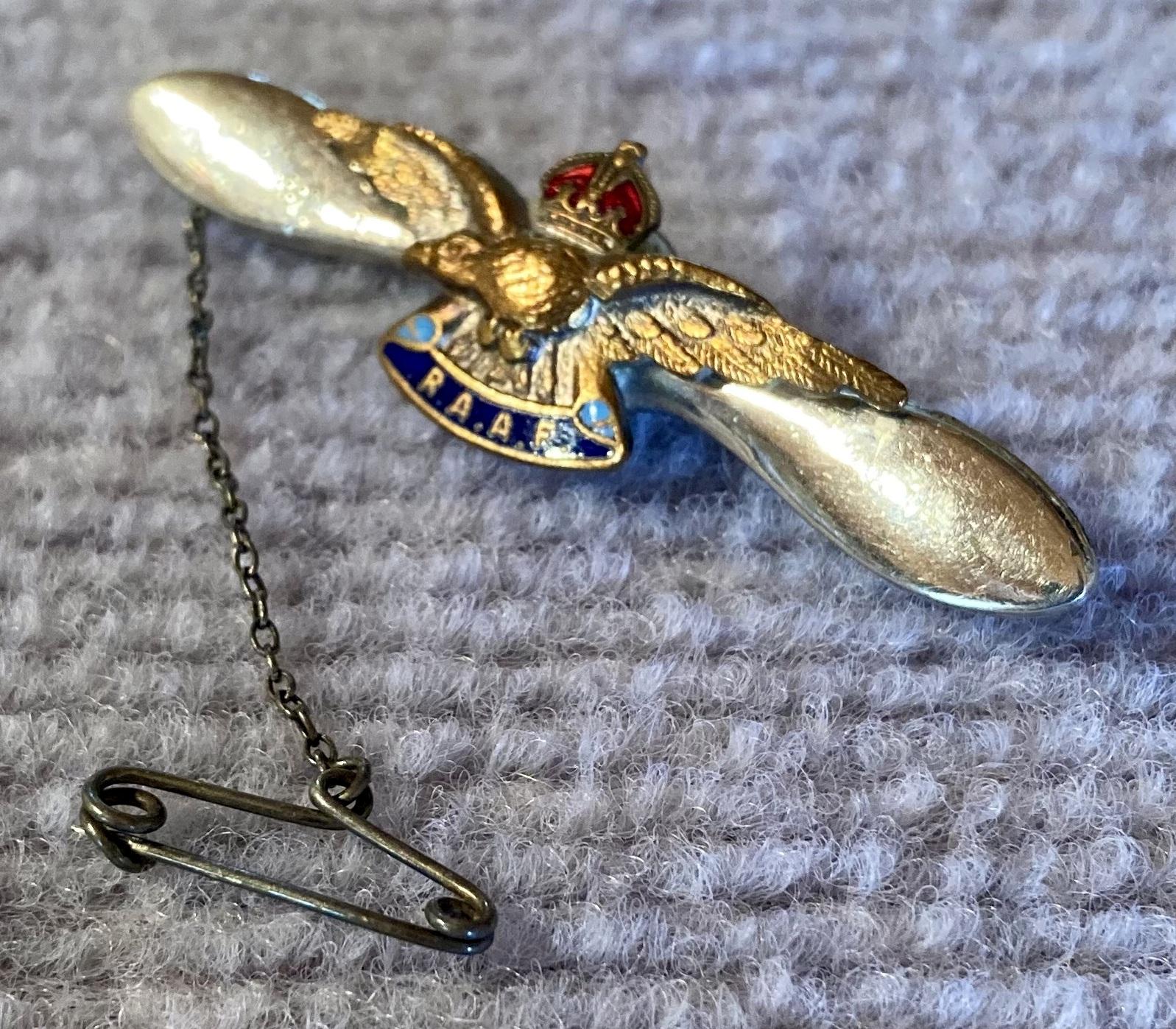 Metal and enamel R.A.A.F. sweetheart brooch