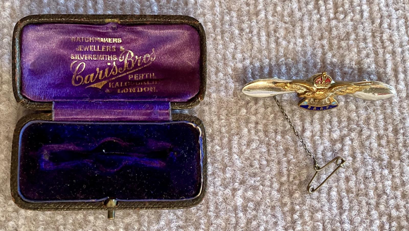 Boxed metal and enamel R.A.A.F. sweetheart brooch