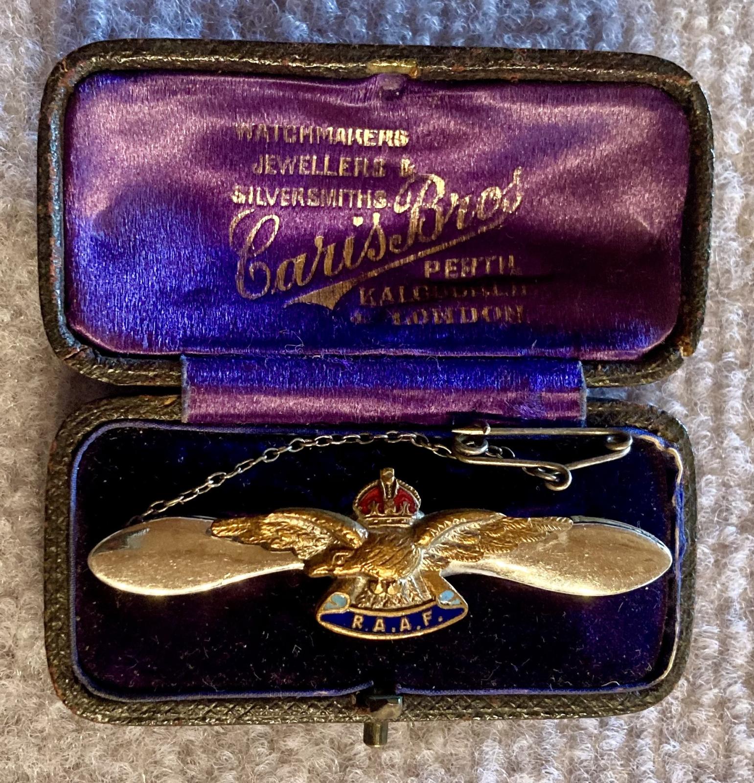 Boxed metal and enamel R.A.A.F. sweetheart brooch