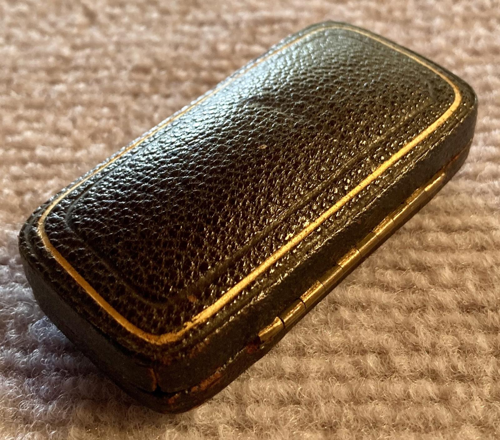 Closed jewellery box - back view showing hinges