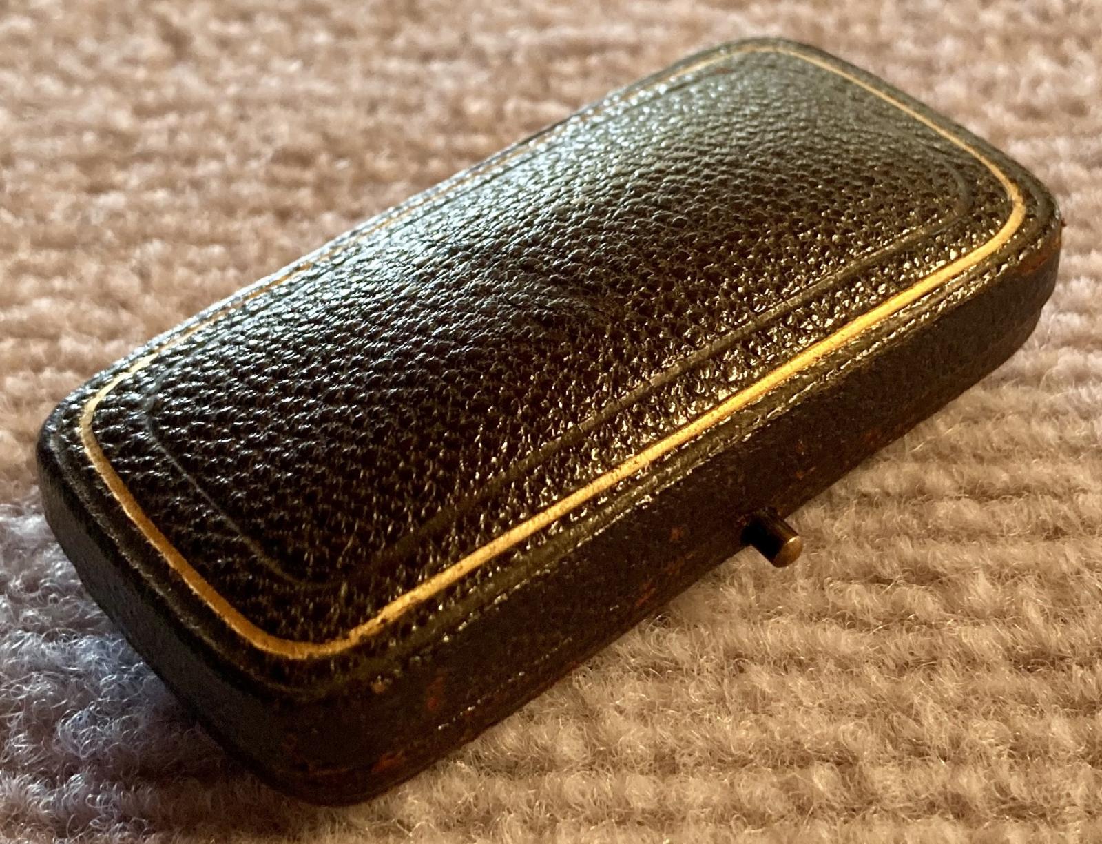 Closed jewellery box - front view