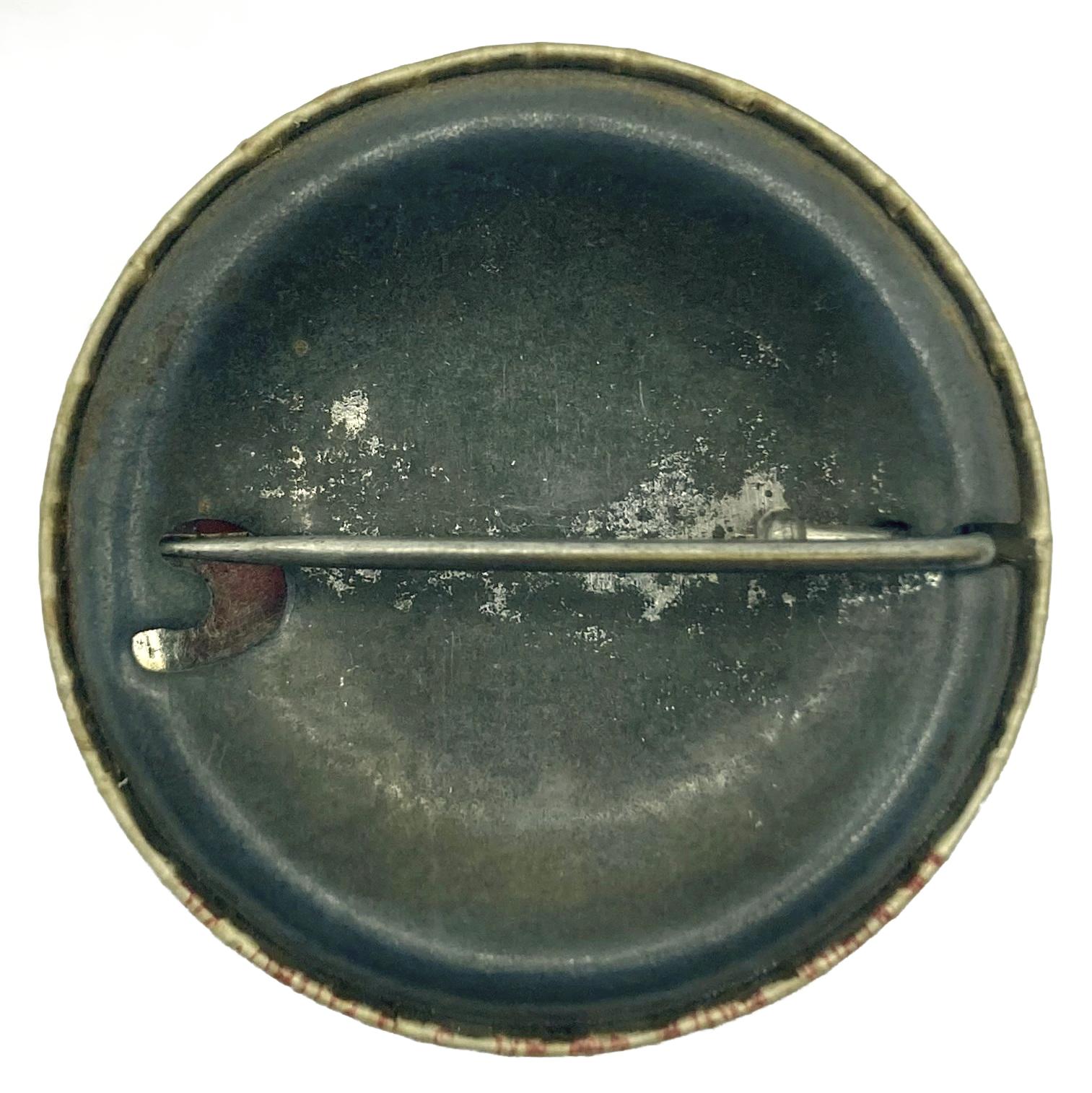 WWI fundraising button 'Cheer-Up, We're Boxing On'