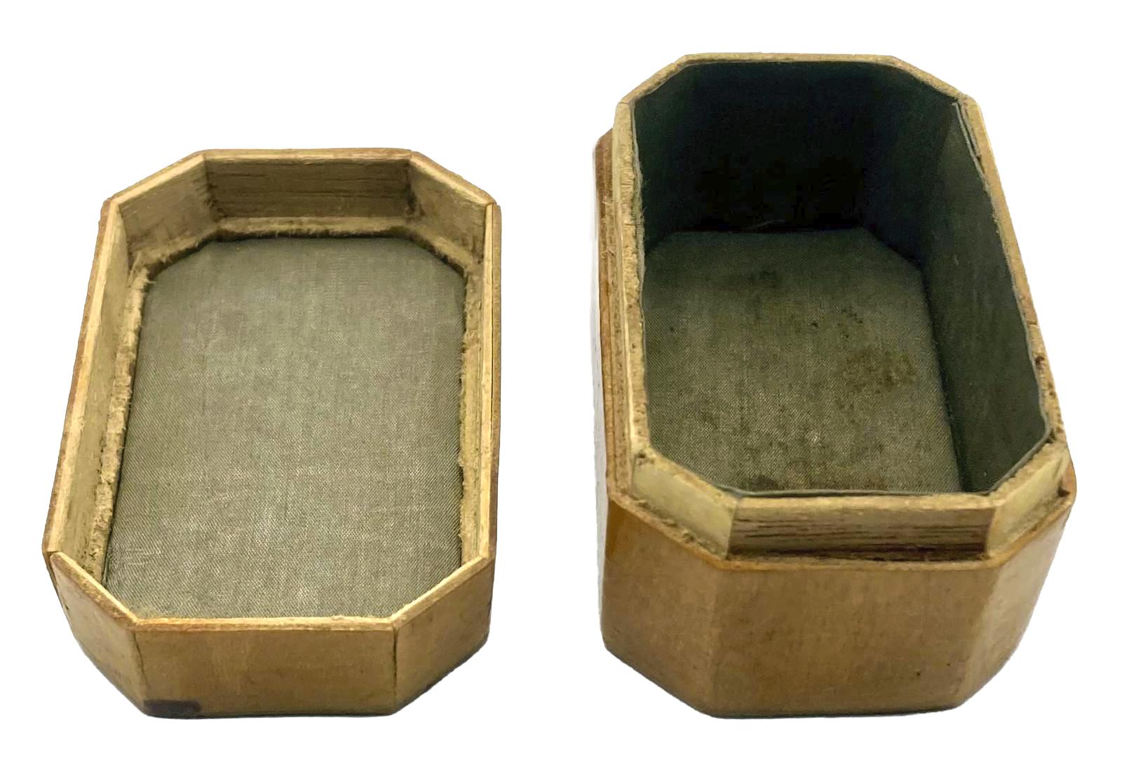 Lacquered timber box with bird motif - end view of both sections