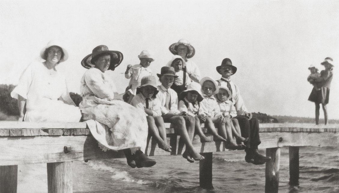 William Shaw (c.1886-1969), son of Peter Shaw and Sarah Holloway, married Edith Jane Marsh (1888-1969) at Piringillup in the Great Southern in 1919.  William, a jeweller by trade, and Edith had four children:  Sarah Olive 'Olive' Shaw (1911-1996)  William Alfred Shaw (1917-1988) Arthur Edward Shaw (1919-1979) George James Shaw (1922-1991)  The family lived firstly at 41 Claremont Crescent, then built and moved to 21 Stirling Road, Claremont in 1917. The house never finished because of the hardships of World