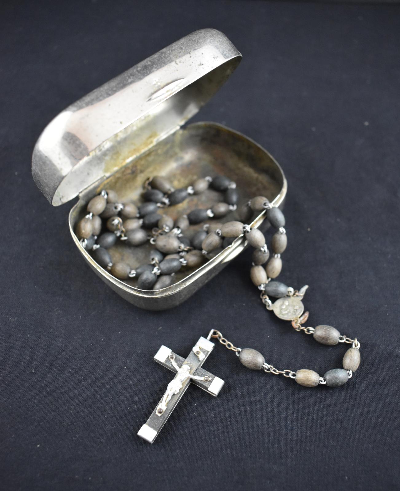 Metal tin with rosary and crucifix