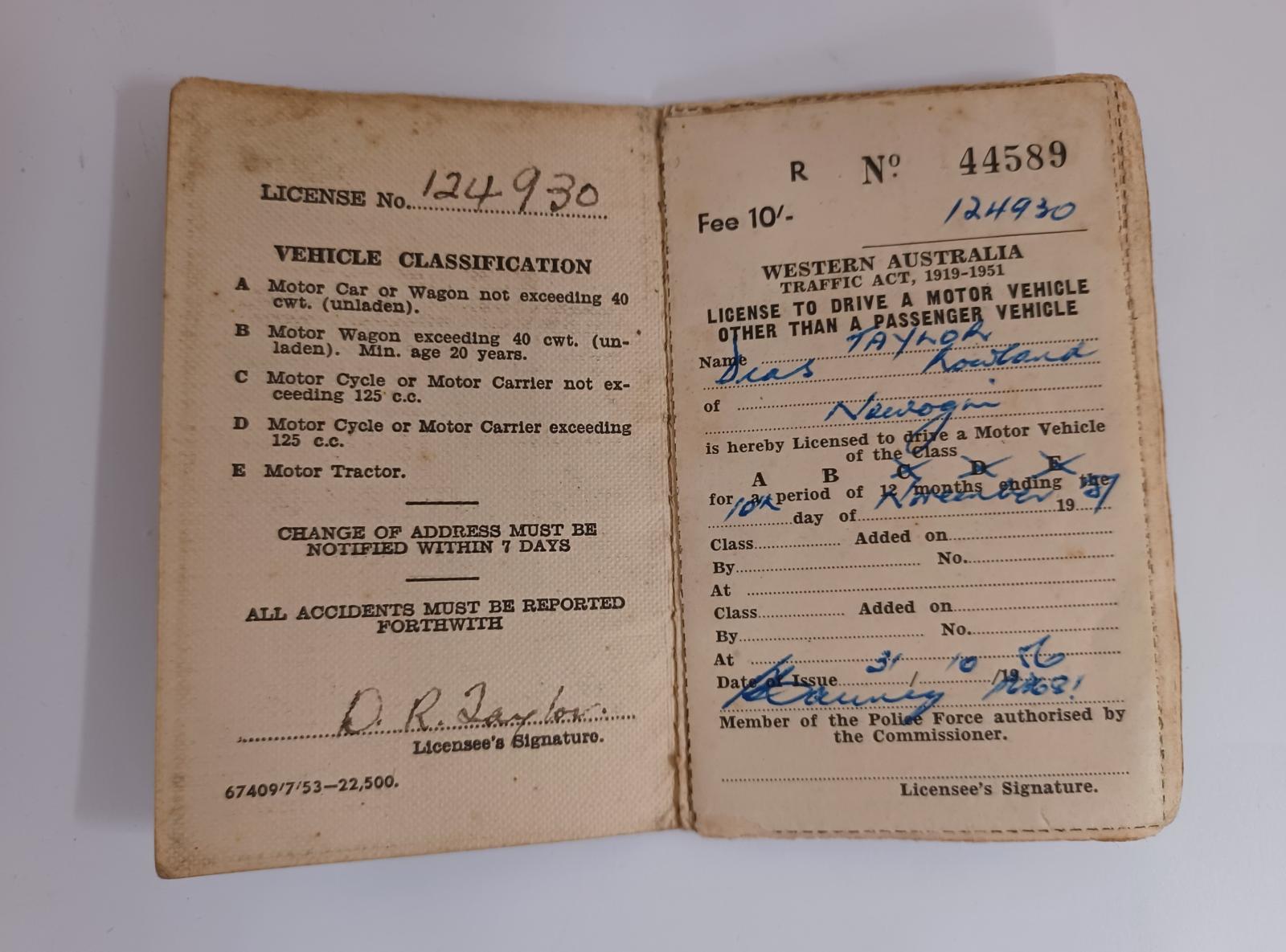 MV Drivers Licence (b)