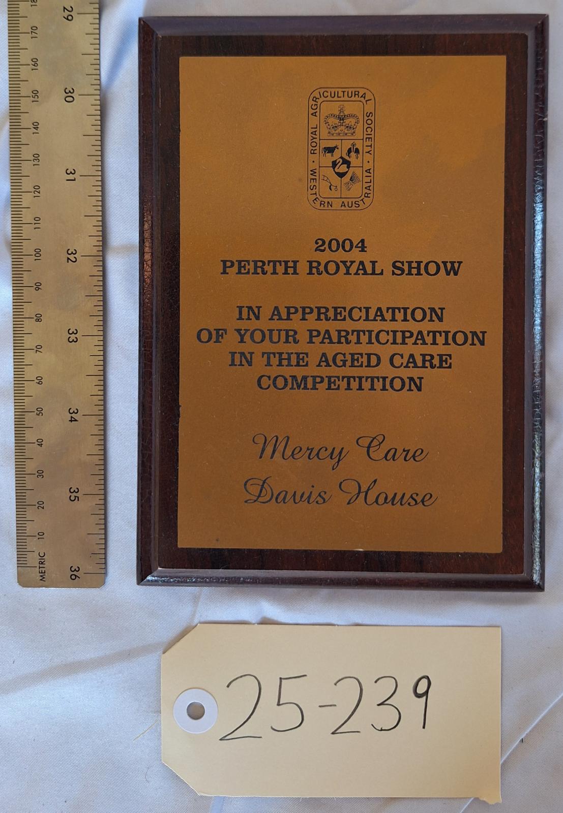25-239 2004 Perth Royal Show Participation Plaque image with background, scale and tag 