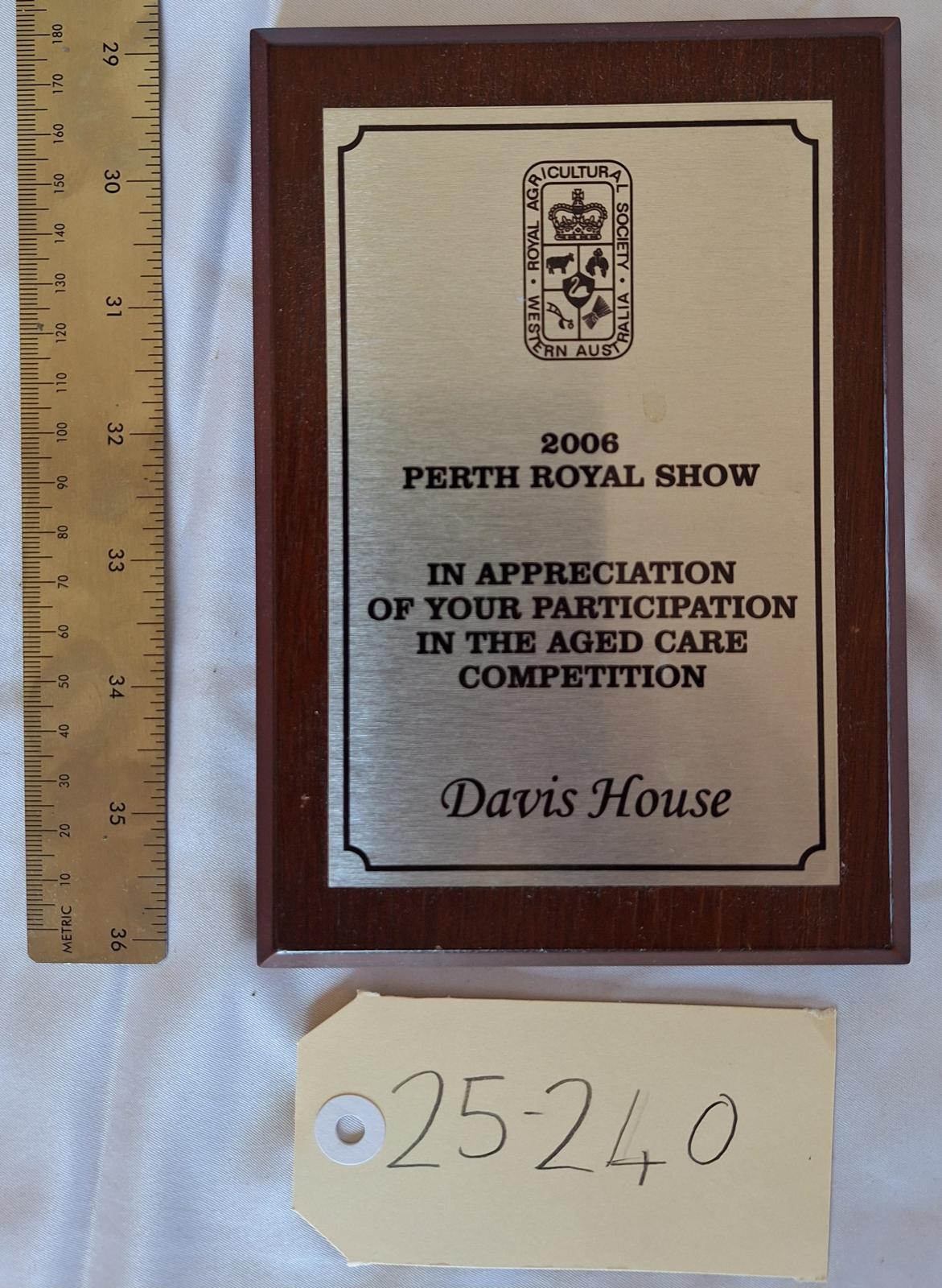 25-240 2006 Perth Royal Show Participation Plaque image with background, scale and tag 