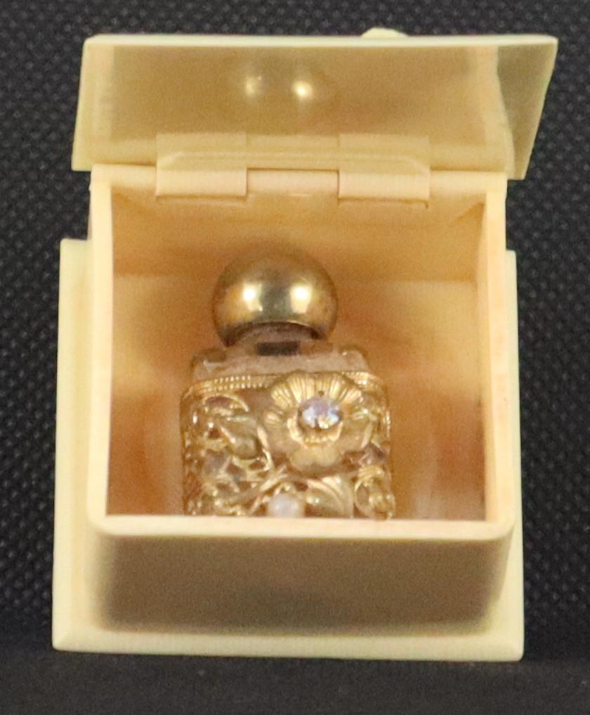 Inside view of Perfume Container