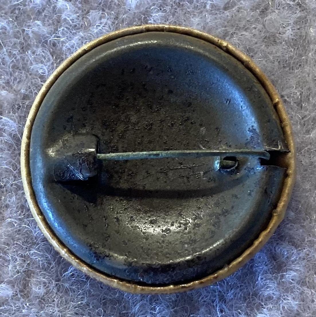 Reverse of 'In Commemoration' fundraising button 1919 - large size