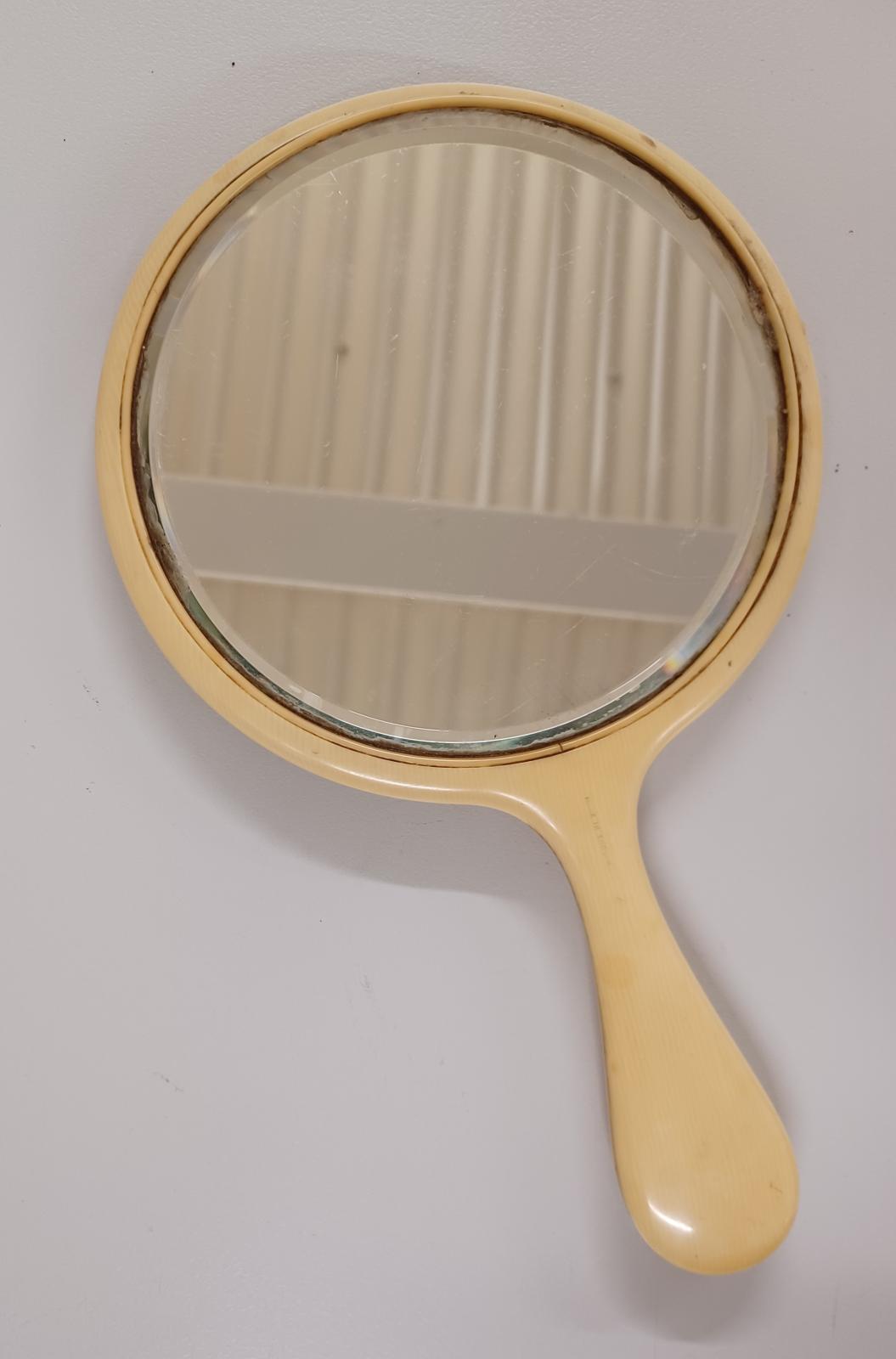 Handheld mirror