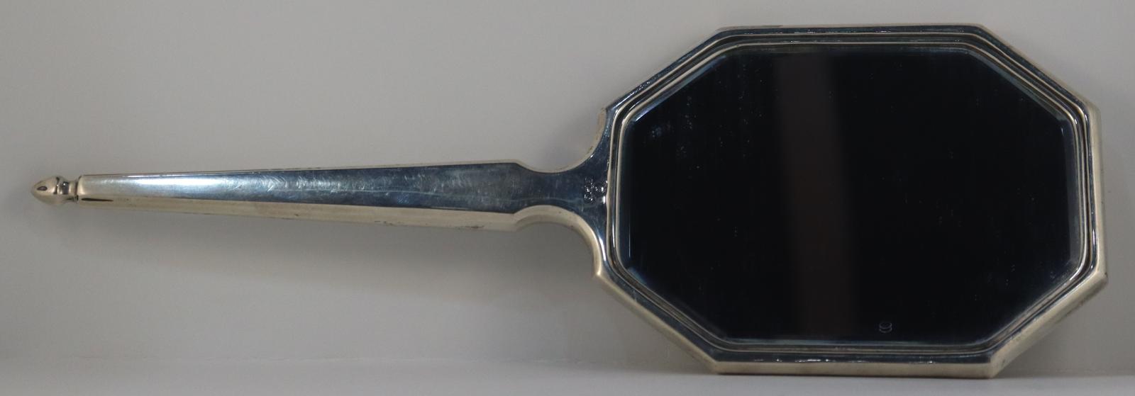 Front view of Mirror