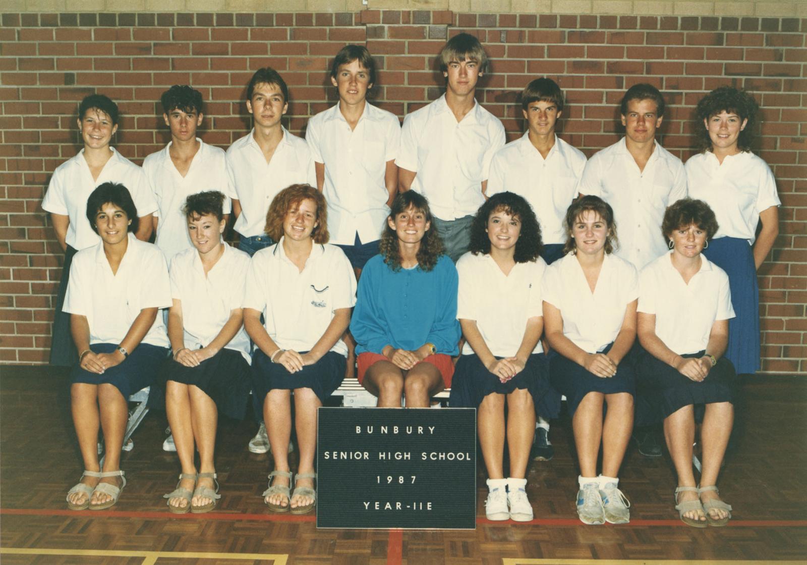 BSHS Class Photograph - Year 11E 1987