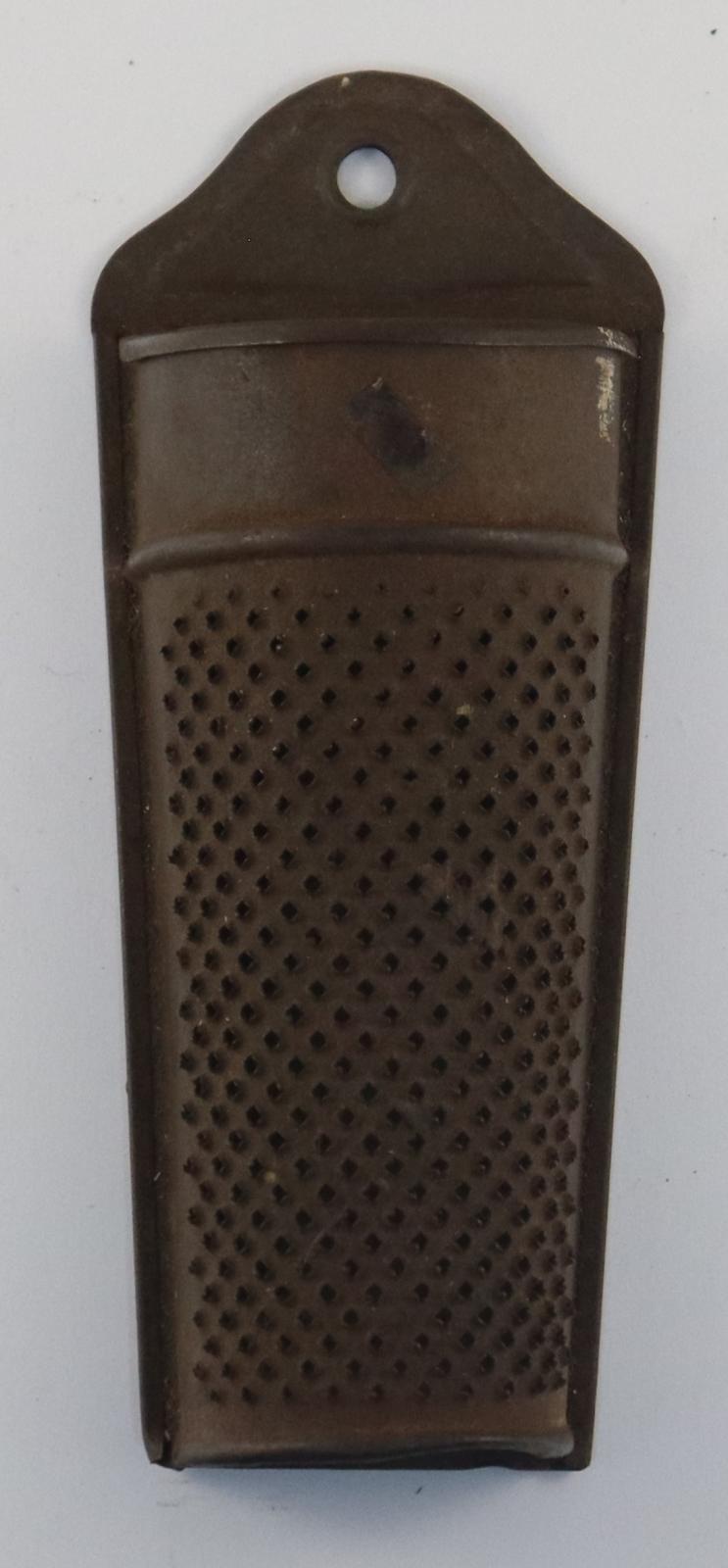 Nutmeg Grater with Closed Lid