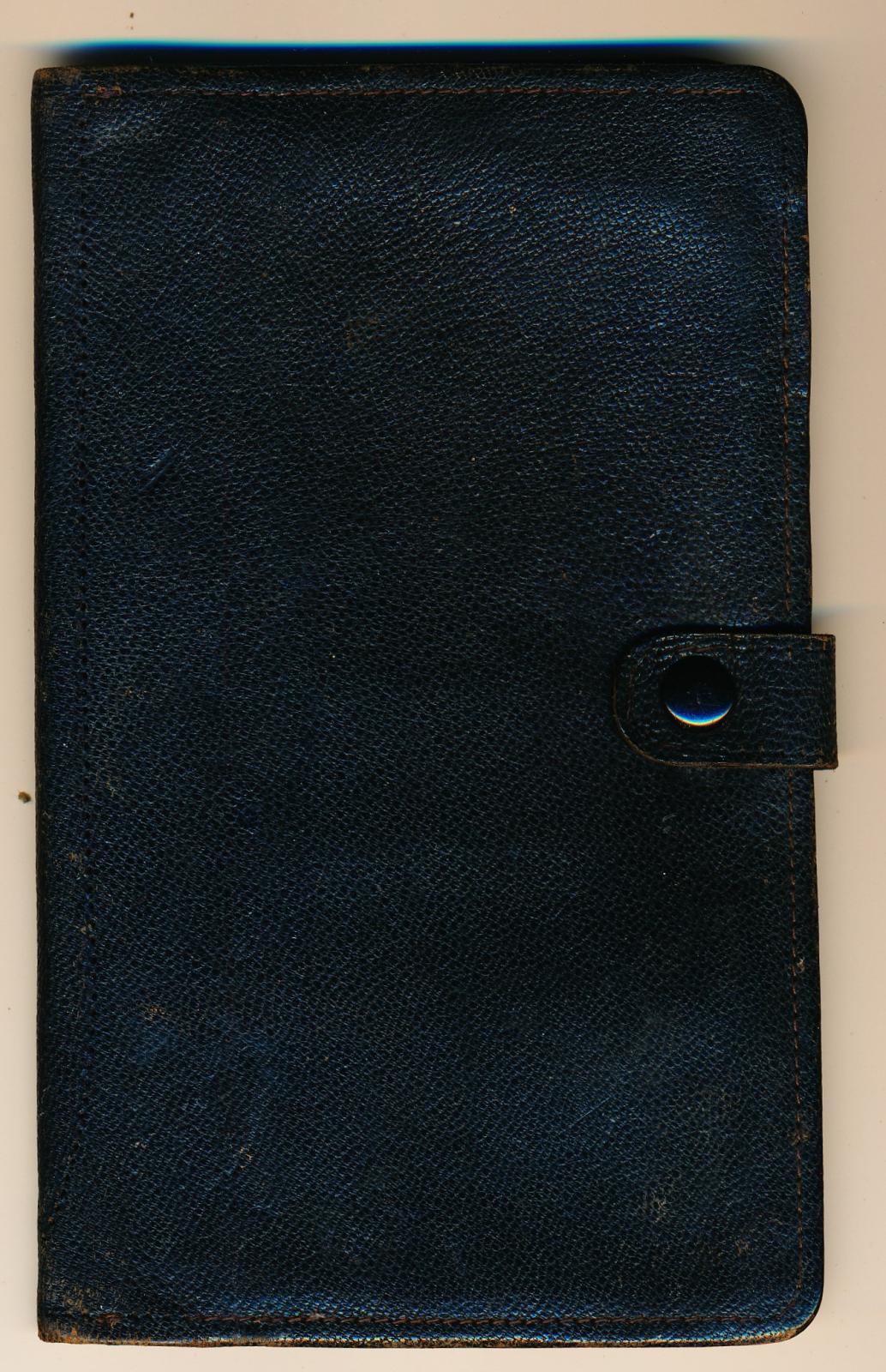 Front closed view of wallet