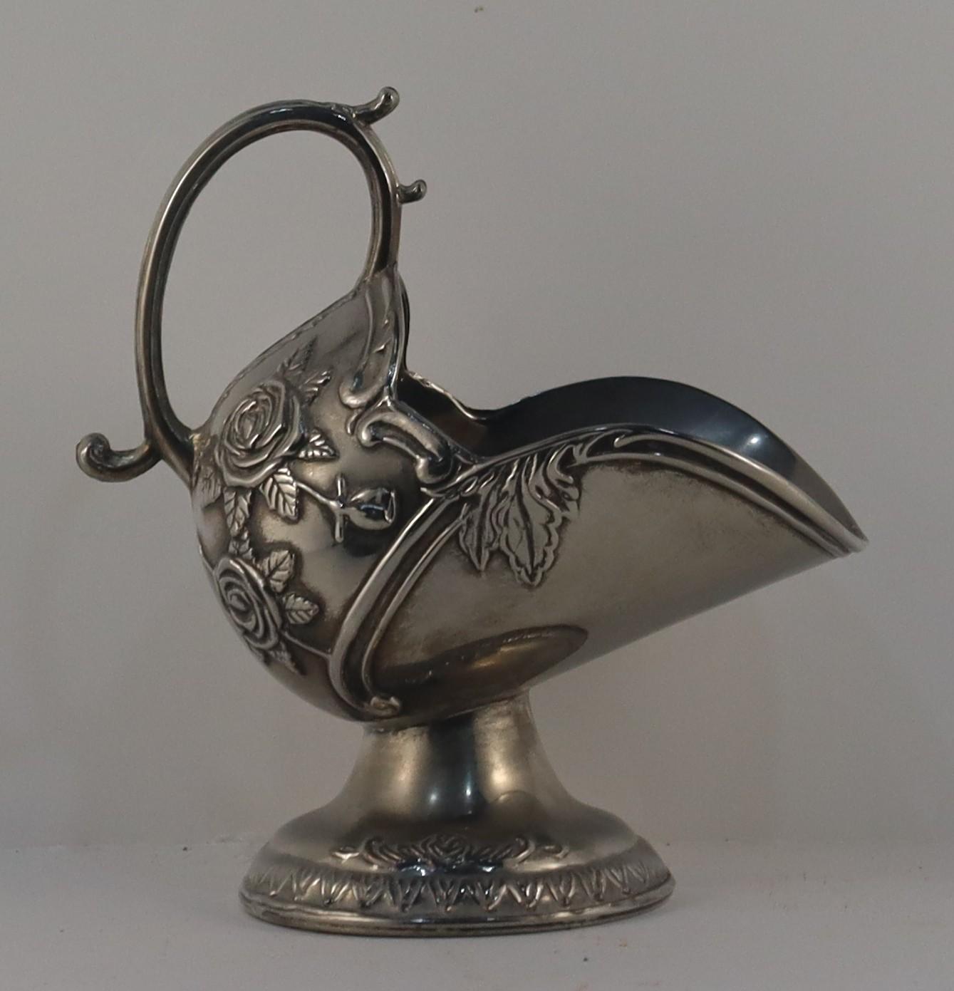 Side view of Sugar Scuttle